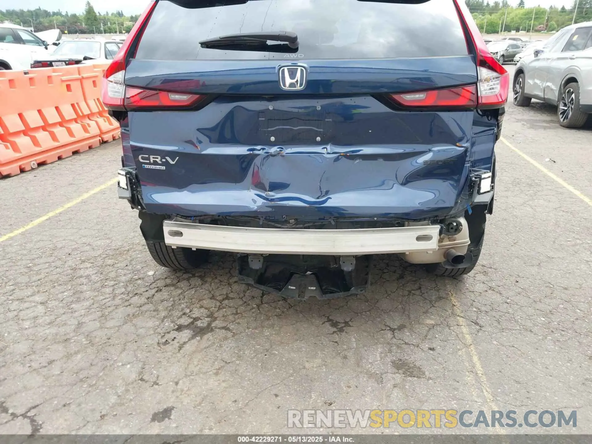 6 Photograph of a damaged car 2HKRS6H50PH813520 HONDA CR-V 2023