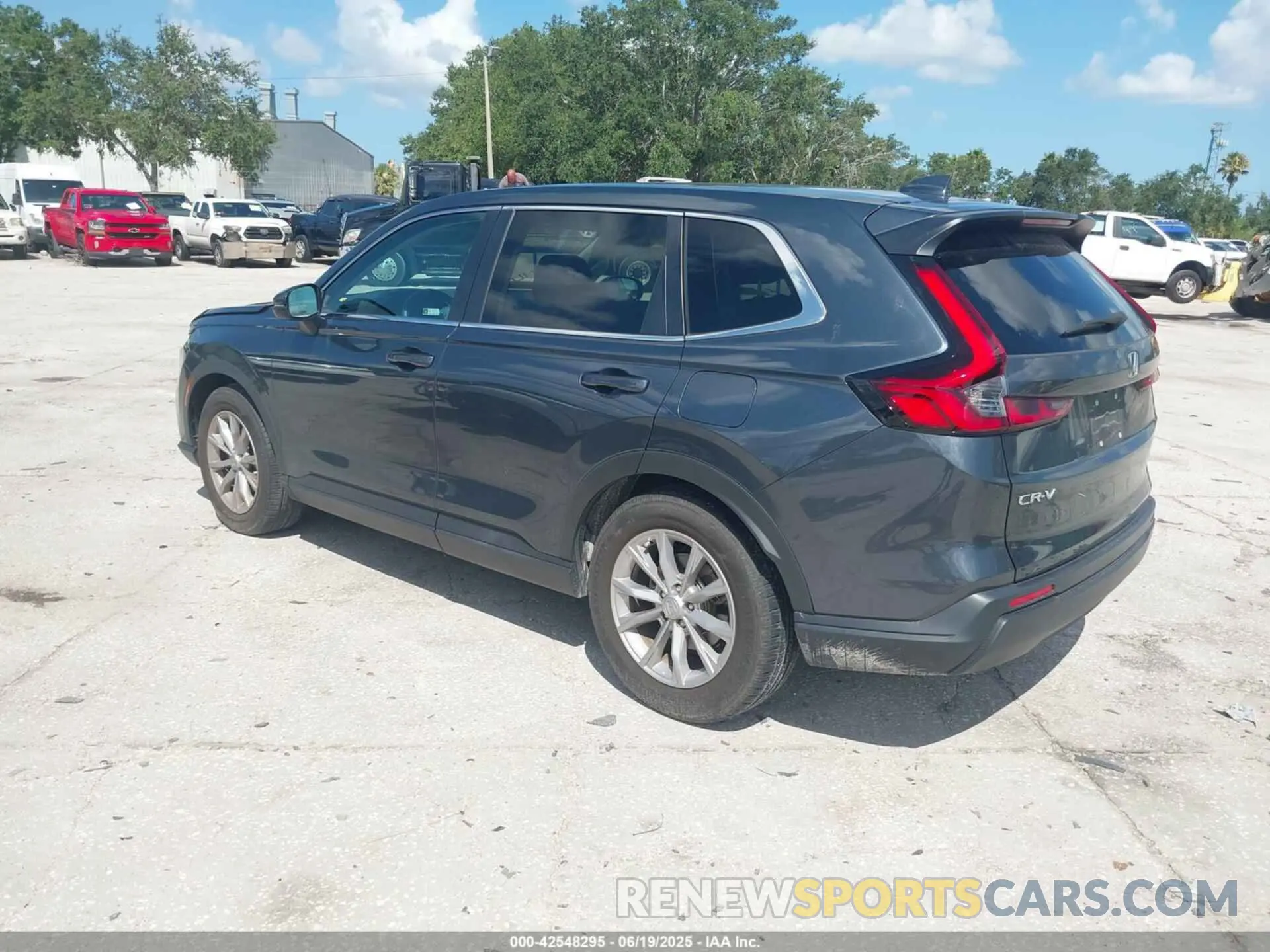 3 Photograph of a damaged car 5J6RS3H44PL003755 HONDA CR-V 2023