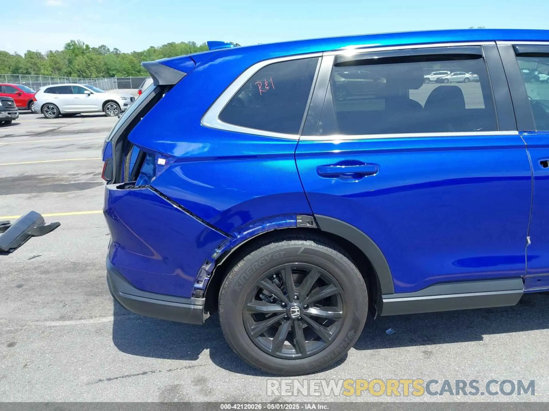 19 Photograph of a damaged car 2HKRS3H72RH311109 HONDA CR-V 2024