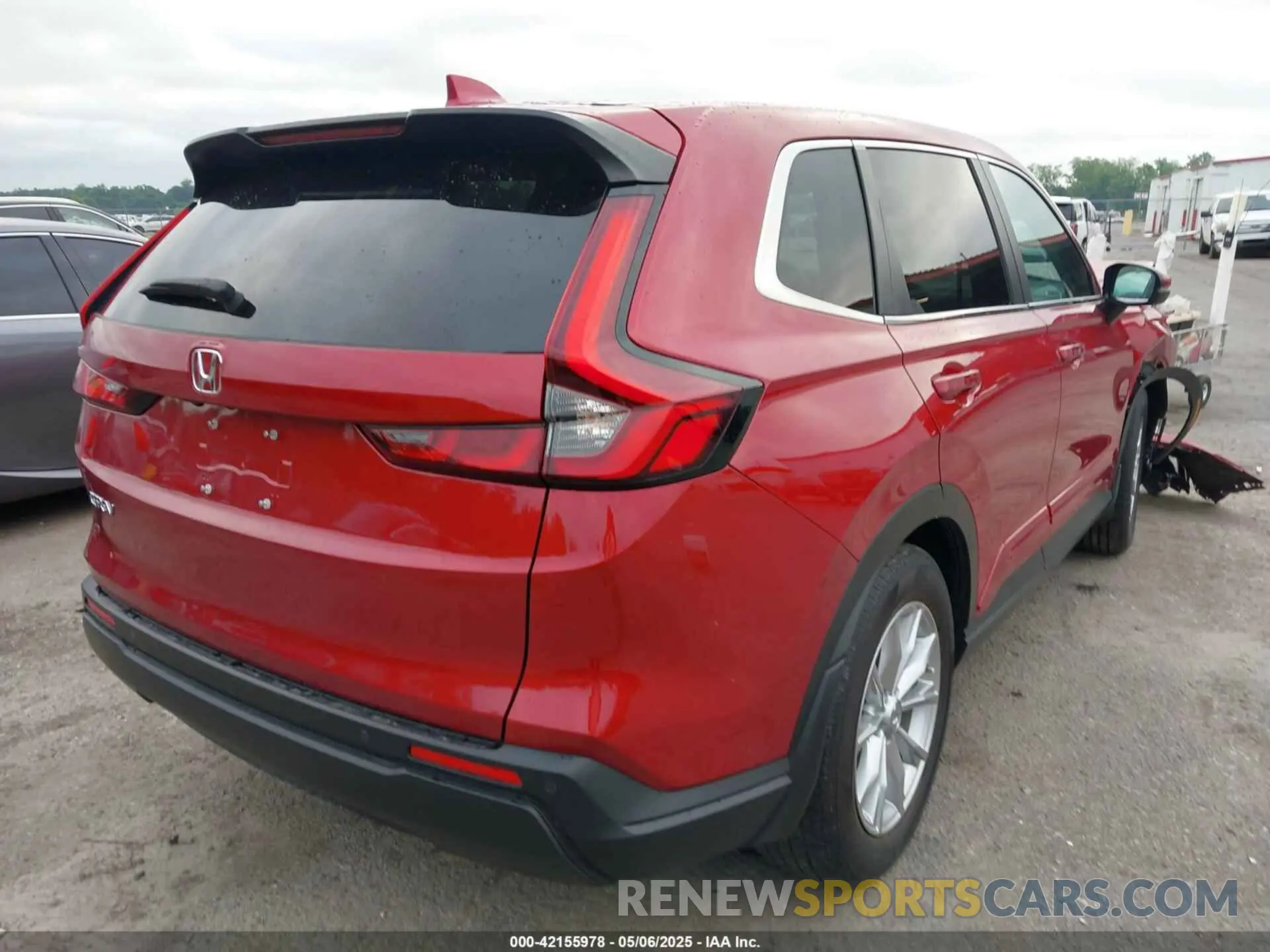4 Photograph of a damaged car 2HKRS3H78RH327900 HONDA CR-V 2024