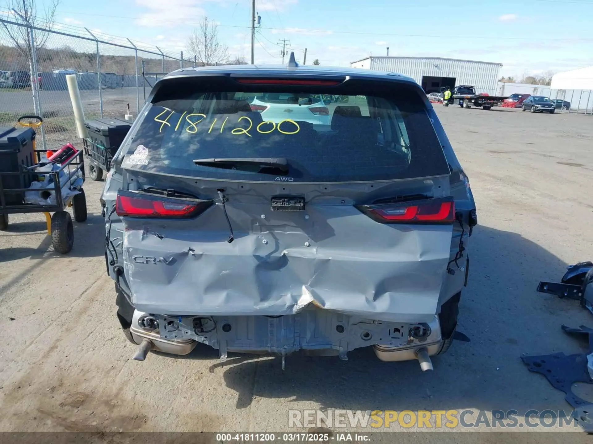 17 Photograph of a damaged car 2HKRS4H22RH420826 HONDA CR-V 2024