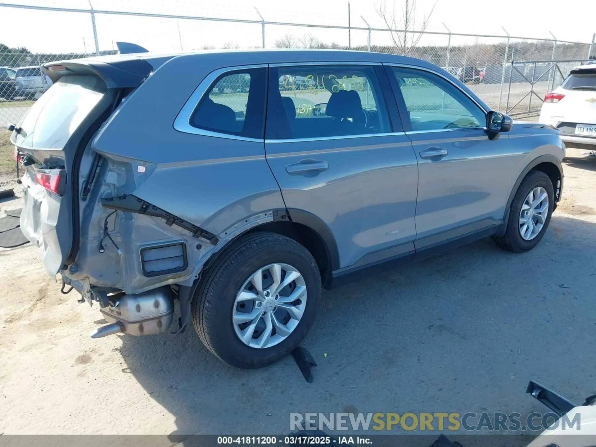 4 Photograph of a damaged car 2HKRS4H22RH420826 HONDA CR-V 2024