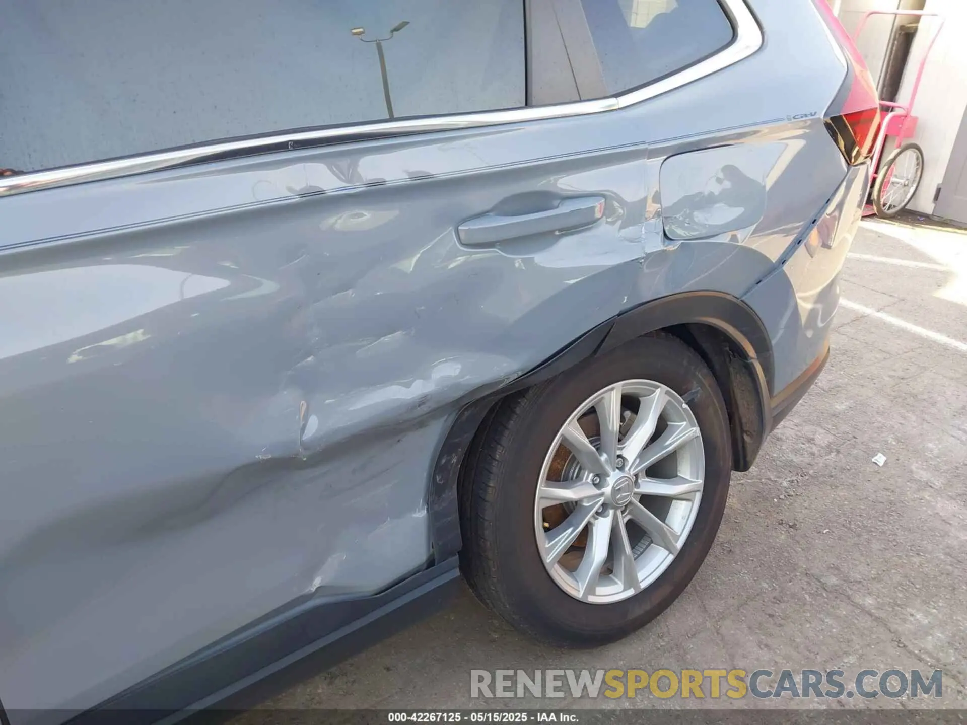 6 Photograph of a damaged car 2HKRS4H41RH418292 HONDA CR-V 2024