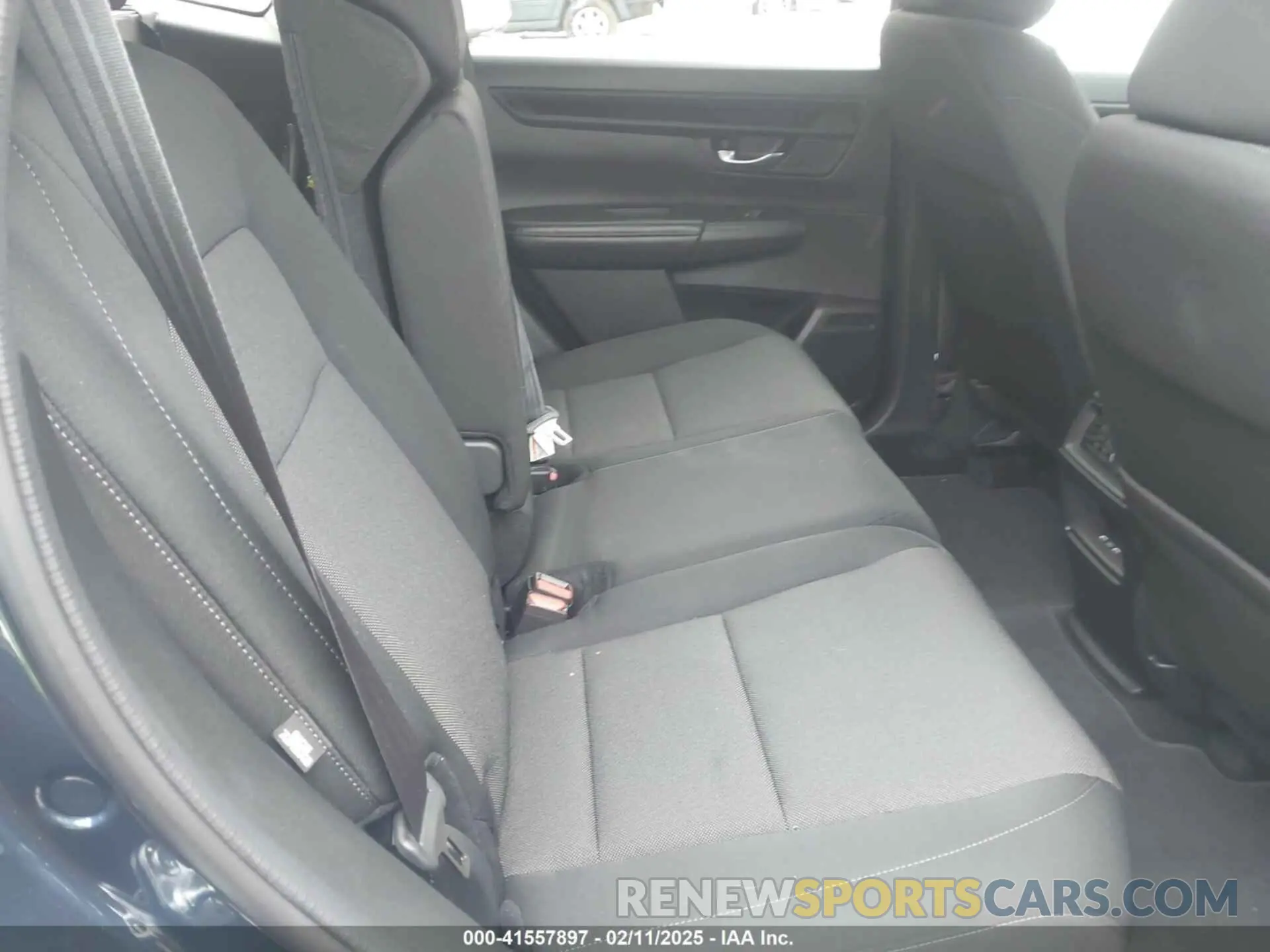 8 Photograph of a damaged car 2HKRS4H43RH449494 HONDA CR-V 2024