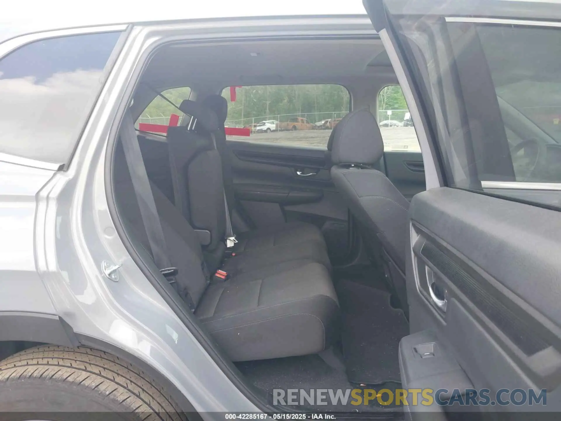 8 Photograph of a damaged car 2HKRS4H43RH450080 HONDA CR-V 2024