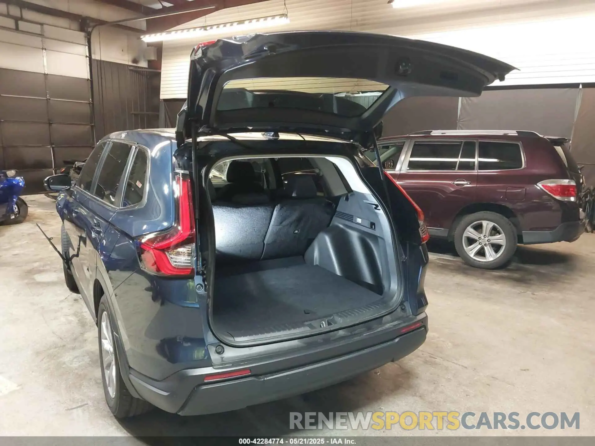 3 Photograph of a damaged car 2HKRS4H44RH455465 HONDA CR-V 2024
