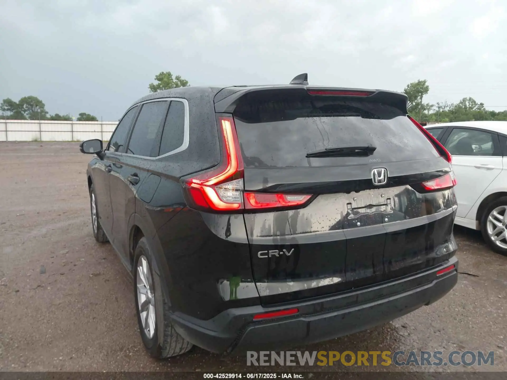 3 Photograph of a damaged car 2HKRS4H47RH442550 HONDA CR-V 2024