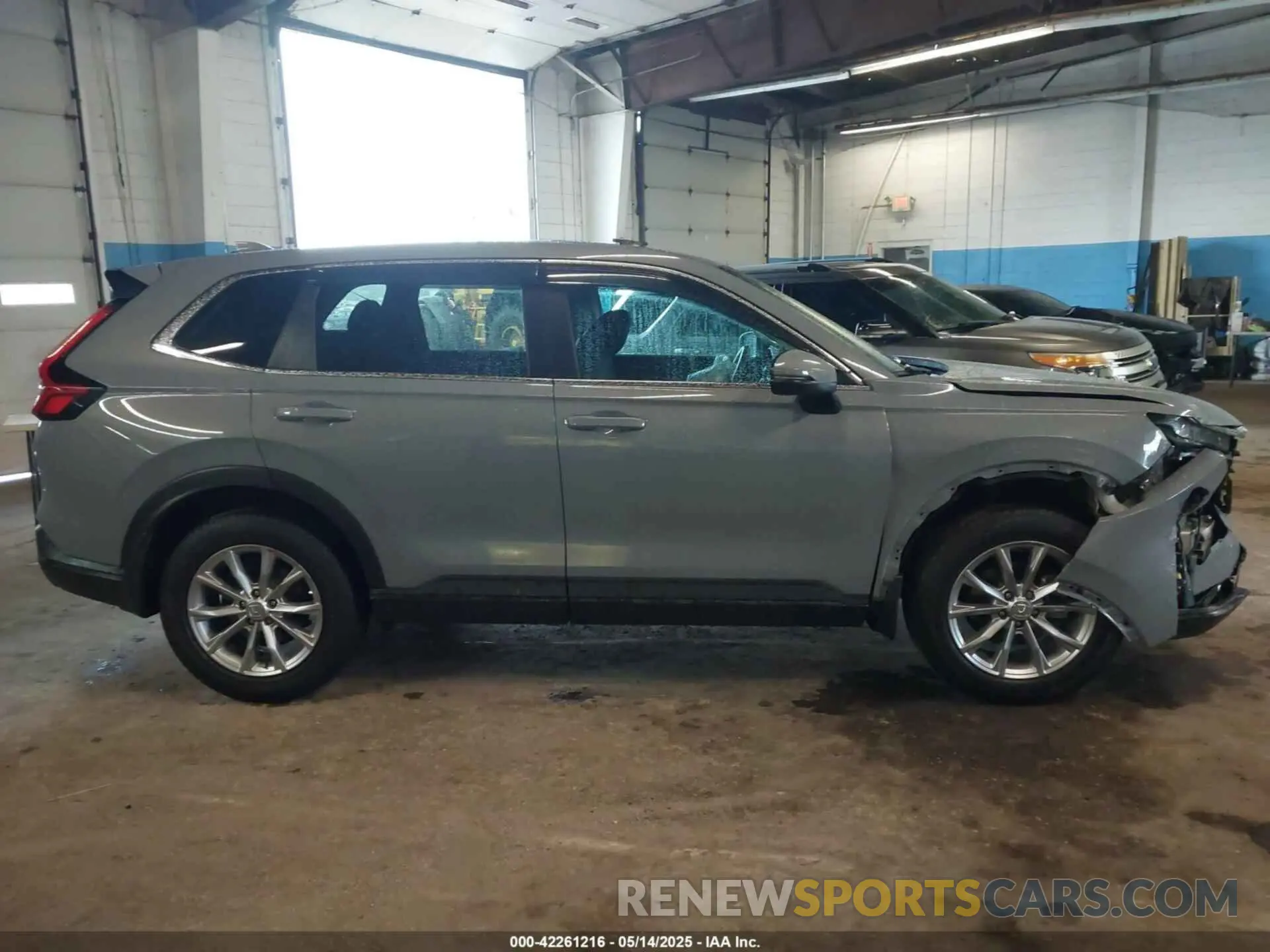14 Photograph of a damaged car 2HKRS4H71RH484237 HONDA CR-V 2024