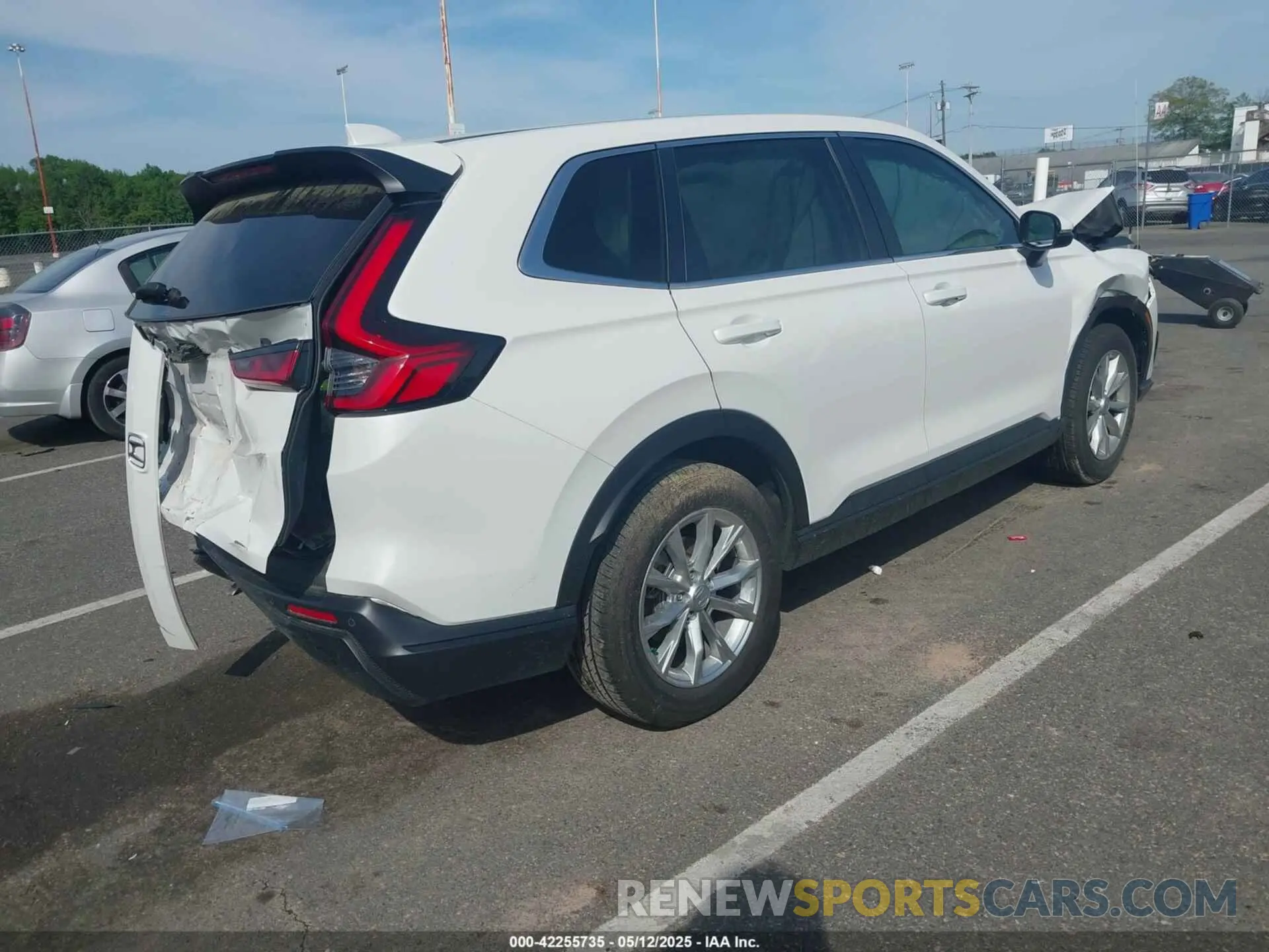 4 Photograph of a damaged car 2HKRS4H72RH437847 HONDA CR-V 2024