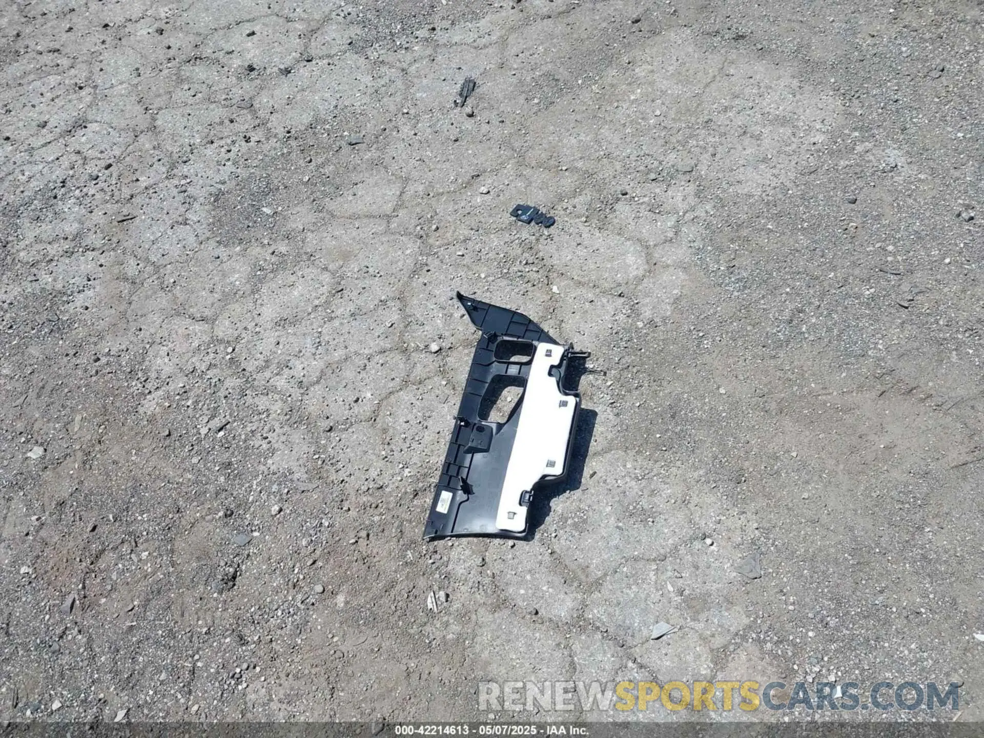 12 Photograph of a damaged car 2HKRS4H74RH424582 HONDA CR-V 2024