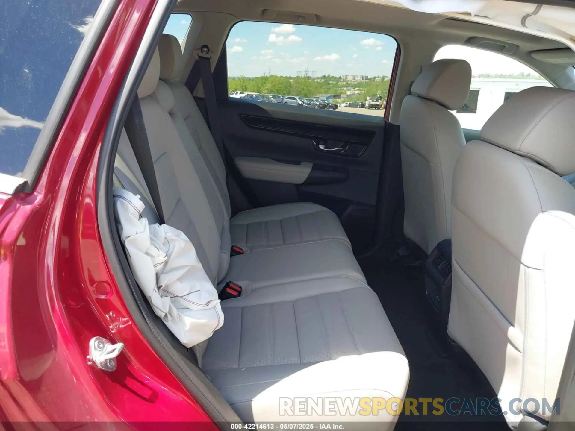 8 Photograph of a damaged car 2HKRS4H74RH424582 HONDA CR-V 2024