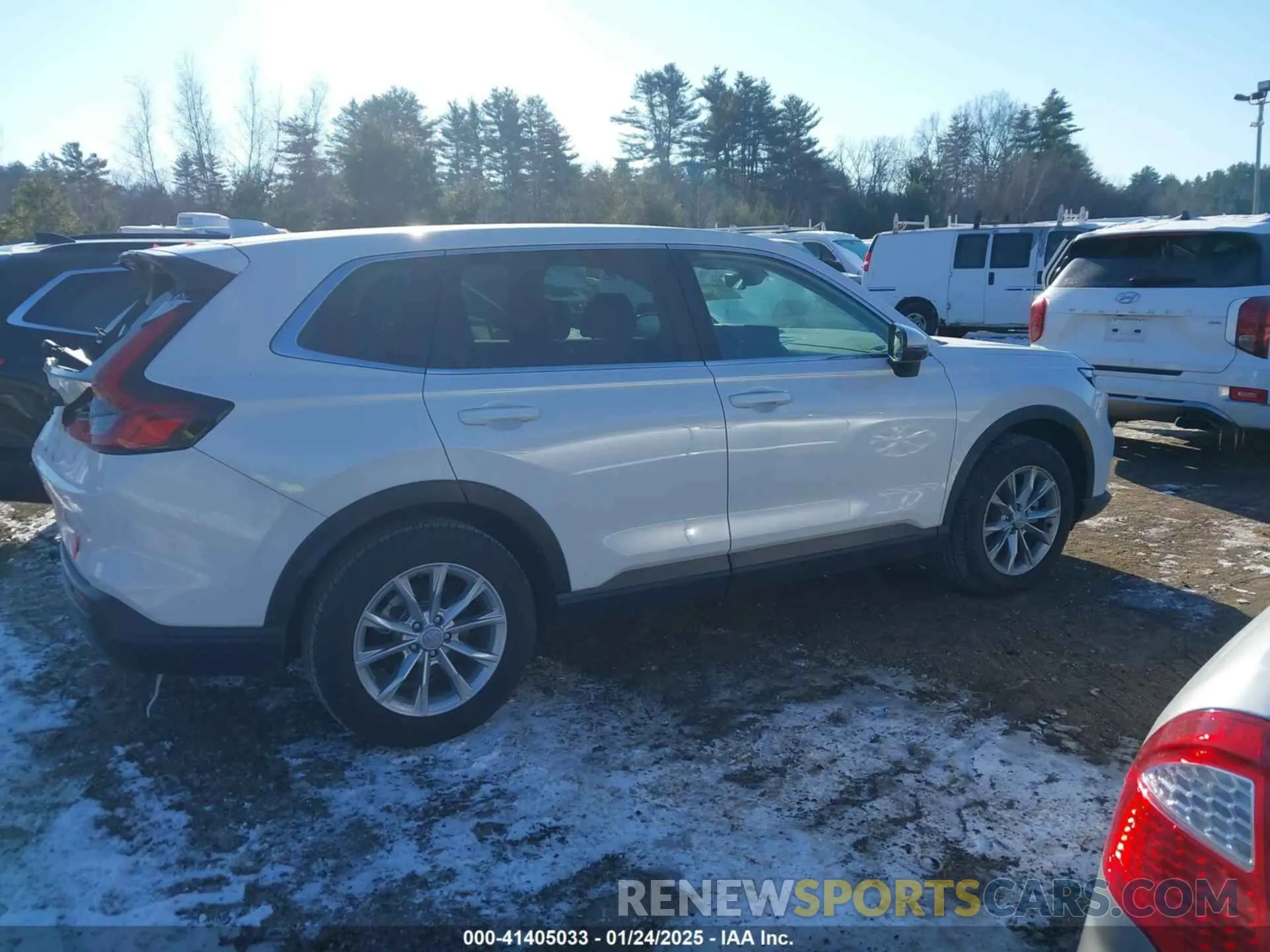 14 Photograph of a damaged car 2HKRS4H78RH421233 HONDA CR-V 2024