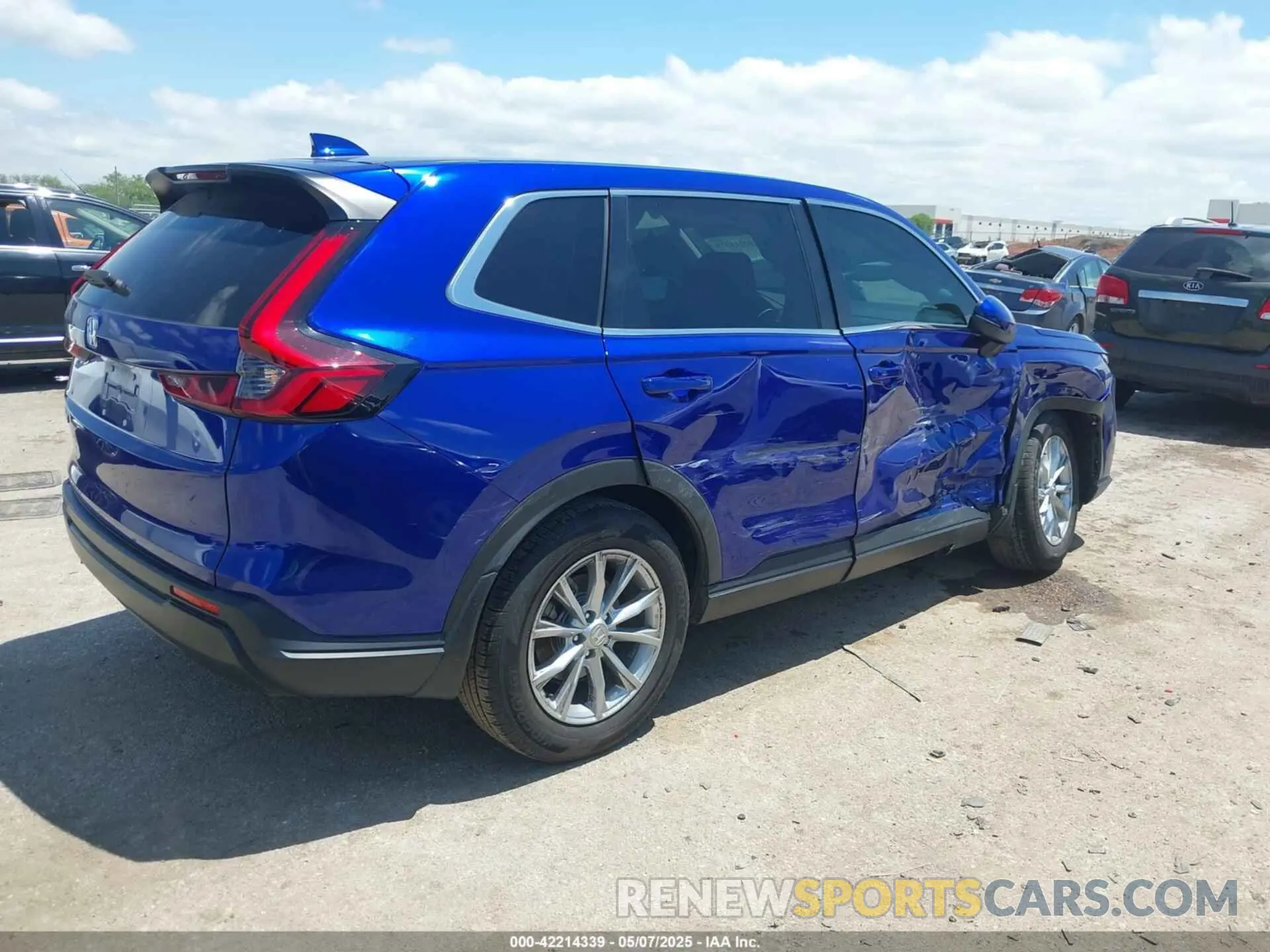 4 Photograph of a damaged car 5J6RS3H47RL007642 HONDA CR-V 2024