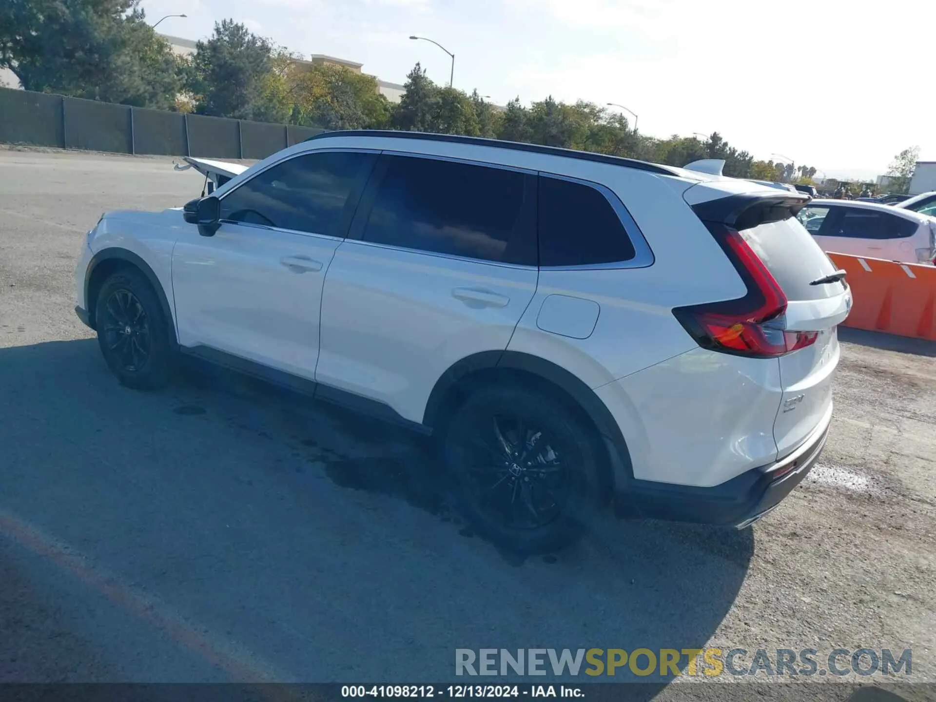 3 Photograph of a damaged car 7FARS5H50RE036773 HONDA CR-V 2024
