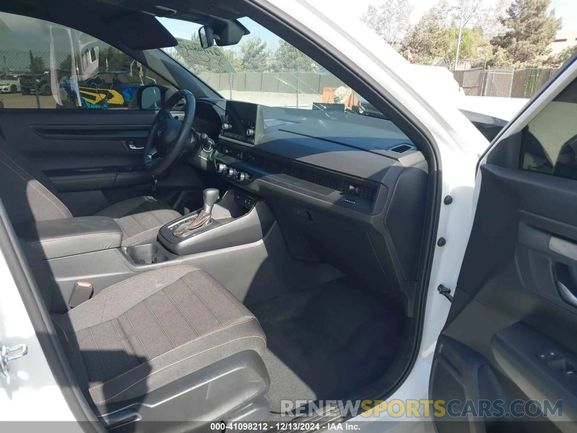 5 Photograph of a damaged car 7FARS5H50RE036773 HONDA CR-V 2024