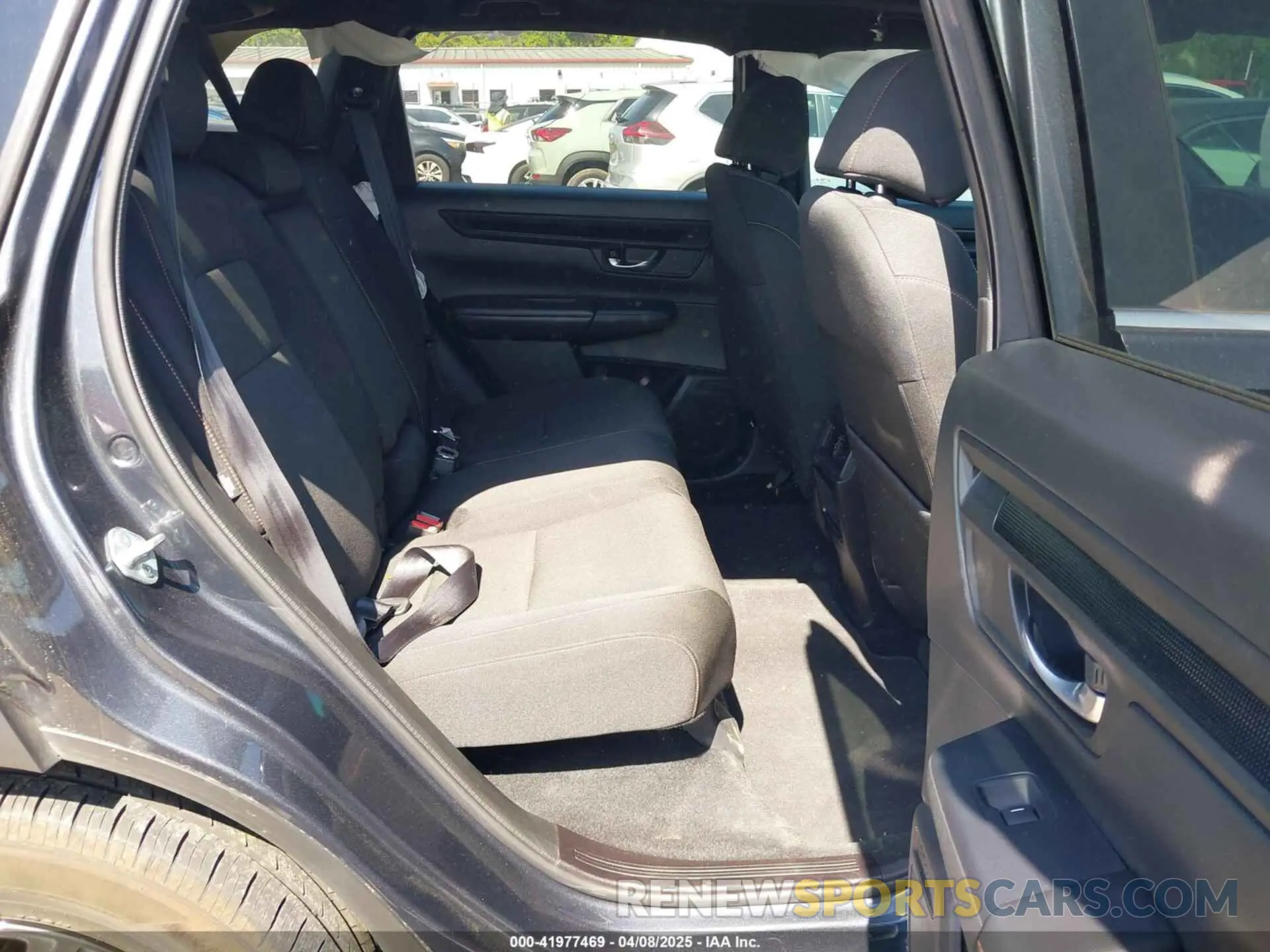8 Photograph of a damaged car 7FARS5H52RE027346 HONDA CR-V 2024