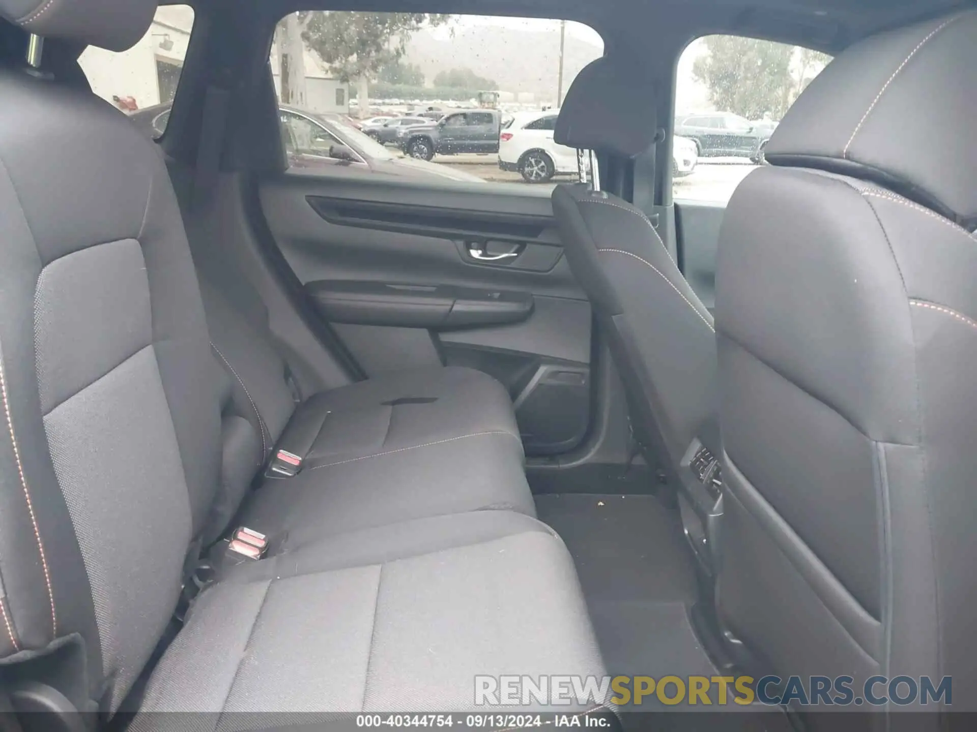 8 Photograph of a damaged car 7FARS6H53RE033596 HONDA CR-V 2024