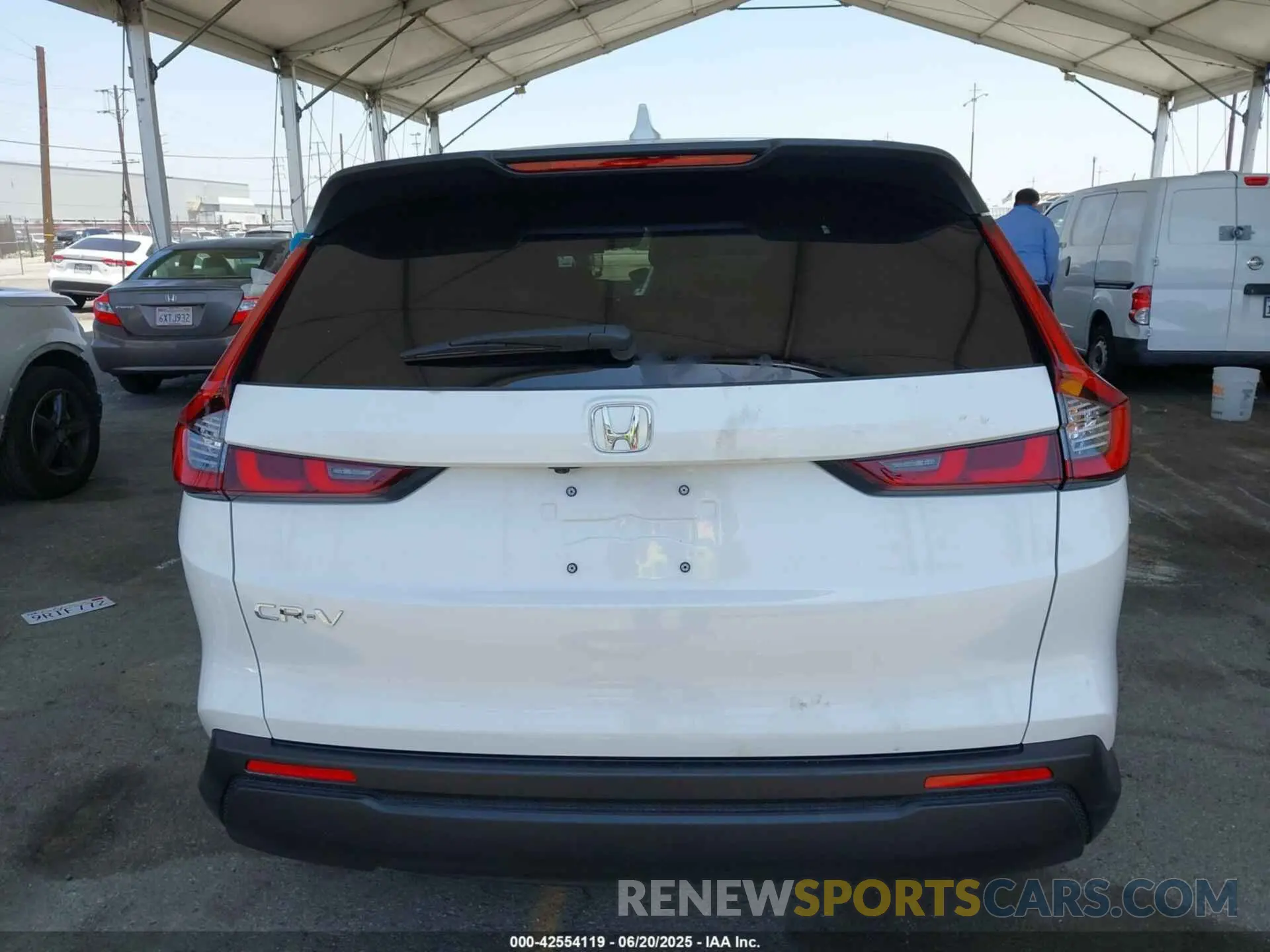 17 Photograph of a damaged car 2HKRS3H47SH327611 HONDA CR-V 2025