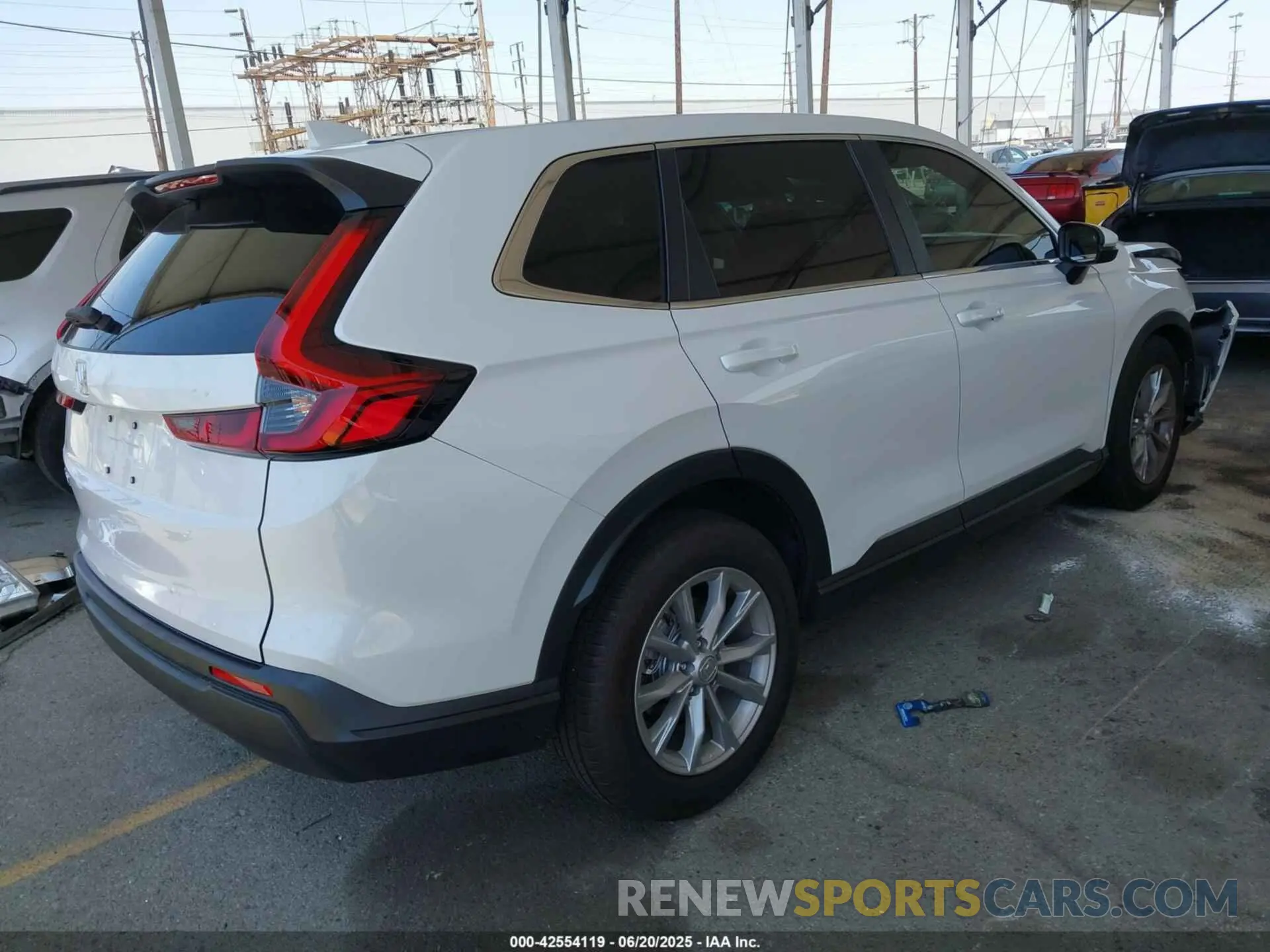 4 Photograph of a damaged car 2HKRS3H47SH327611 HONDA CR-V 2025