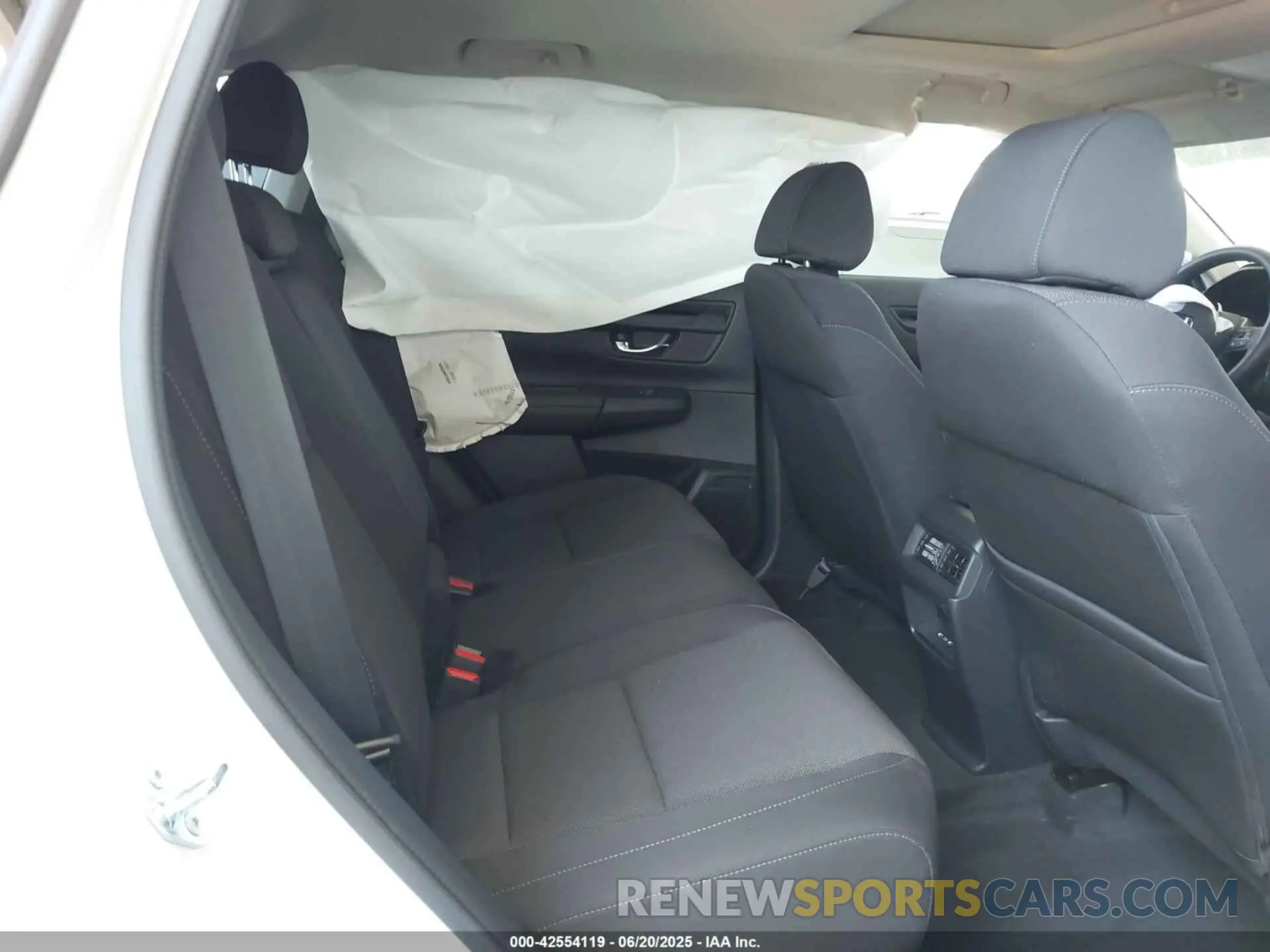 8 Photograph of a damaged car 2HKRS3H47SH327611 HONDA CR-V 2025