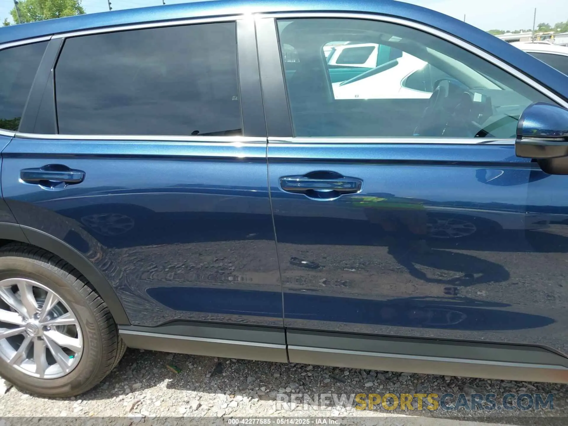 13 Photograph of a damaged car 2HKRS3H48SH301325 HONDA CR-V 2025