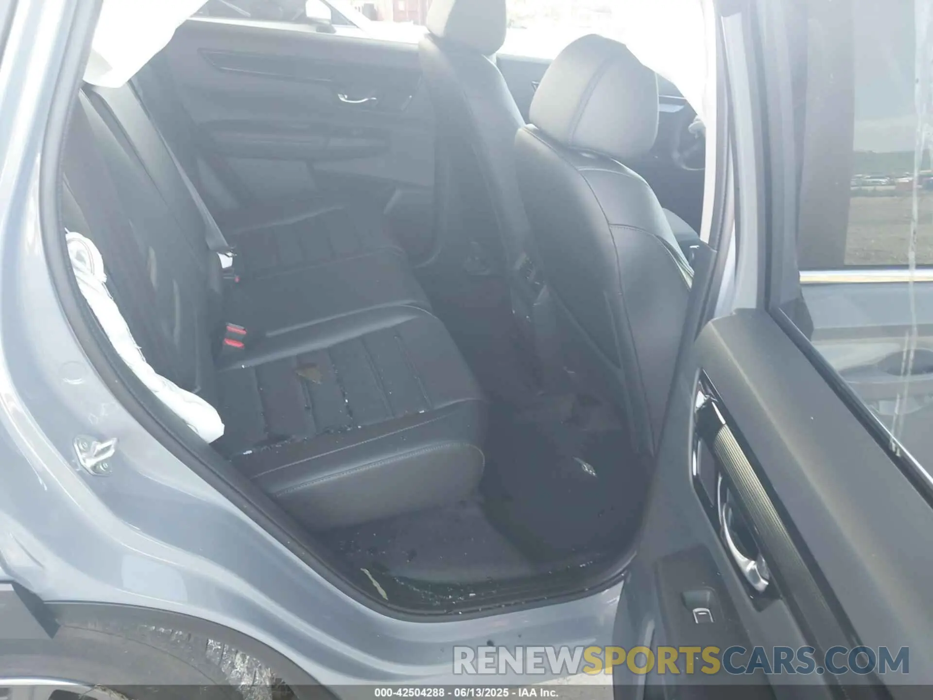 8 Photograph of a damaged car 2HKRS3H71SH331342 HONDA CR-V 2025