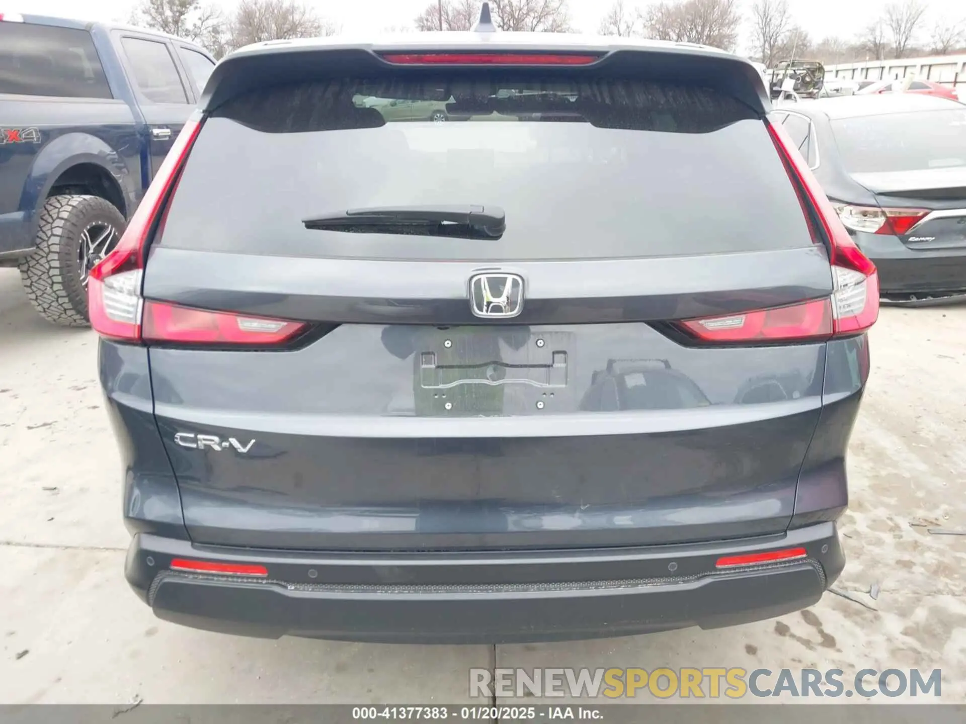 17 Photograph of a damaged car 2HKRS3H72SH306319 HONDA CR-V 2025