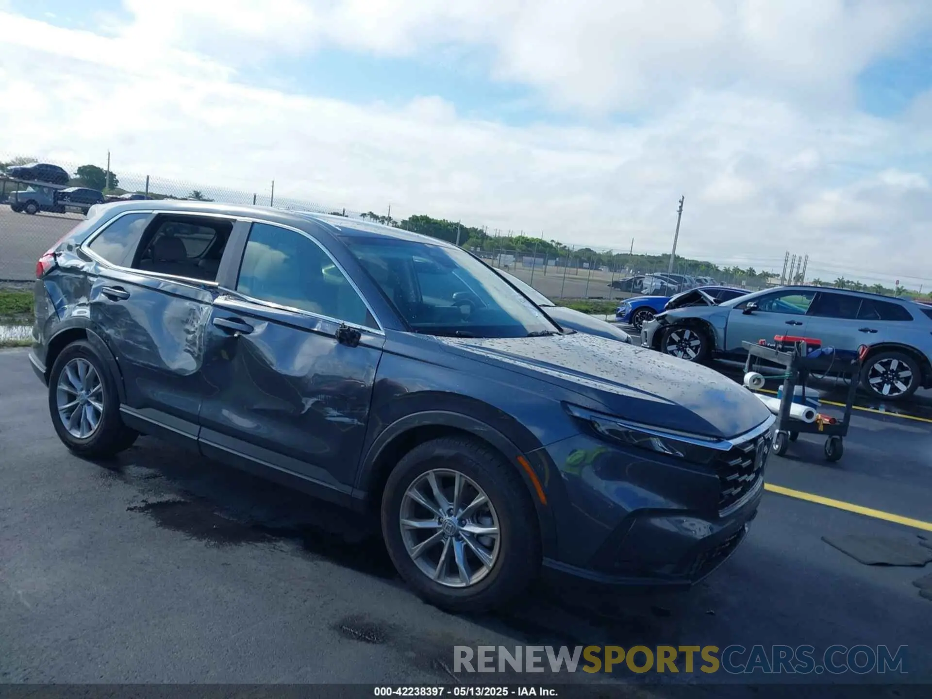 1 Photograph of a damaged car 2HKRS3H78SH312965 HONDA CR-V 2025