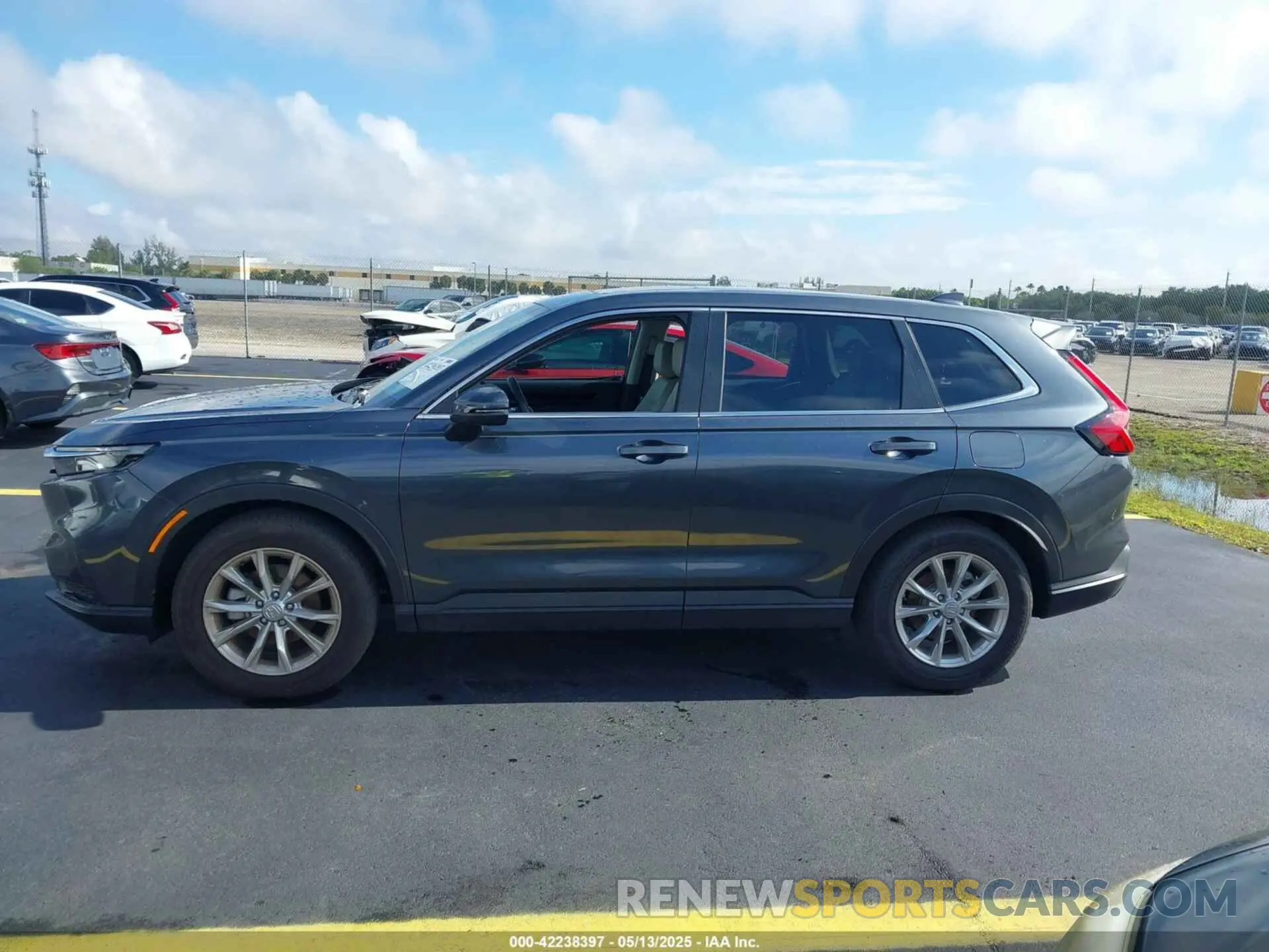 14 Photograph of a damaged car 2HKRS3H78SH312965 HONDA CR-V 2025