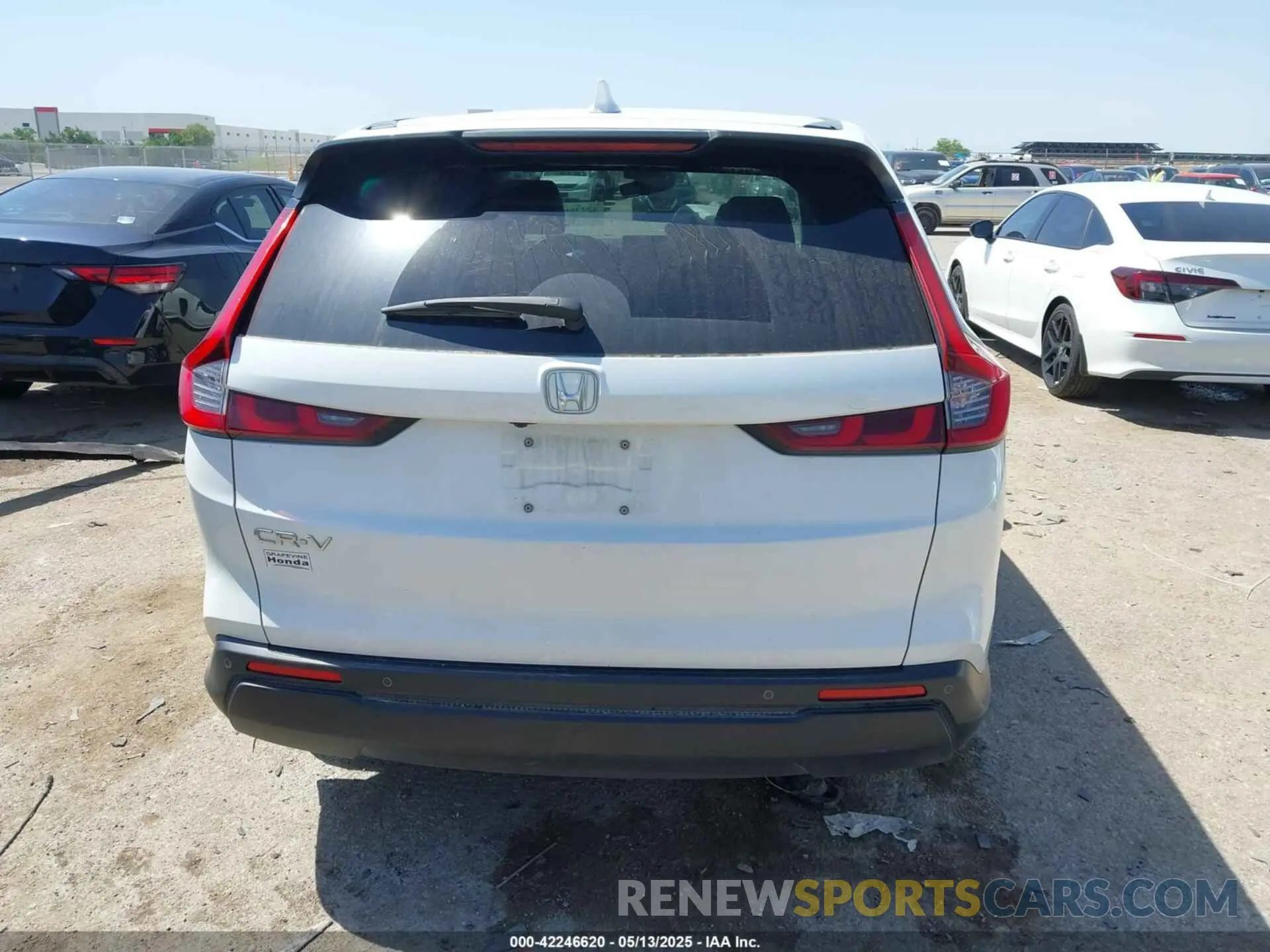 16 Photograph of a damaged car 2HKRS3H7XSH311378 HONDA CR-V 2025