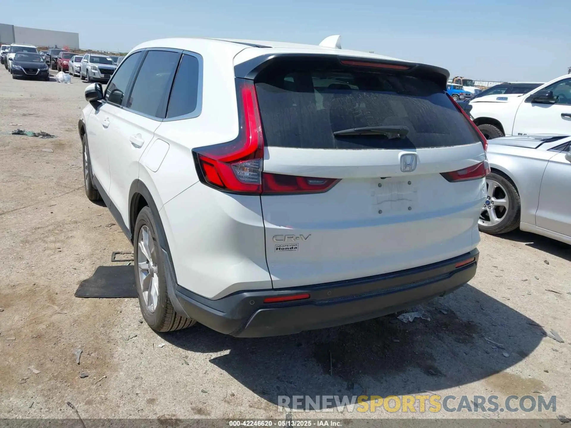 3 Photograph of a damaged car 2HKRS3H7XSH311378 HONDA CR-V 2025