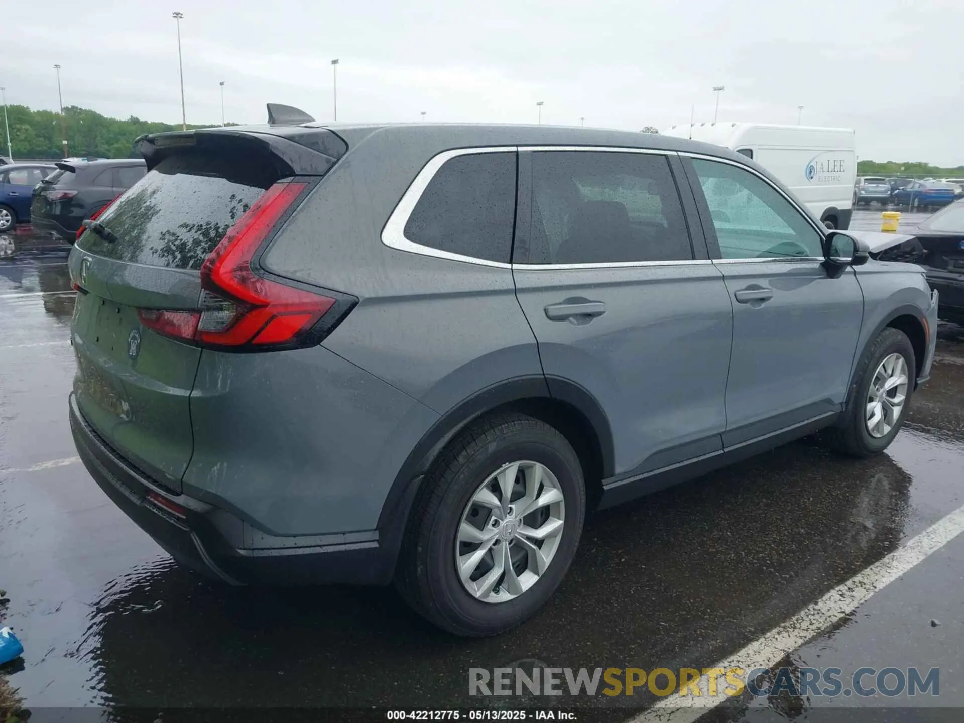 4 Фотография поврежденного автомобиля 2HKRS4H21SH402081 HONDA CR-V 2025