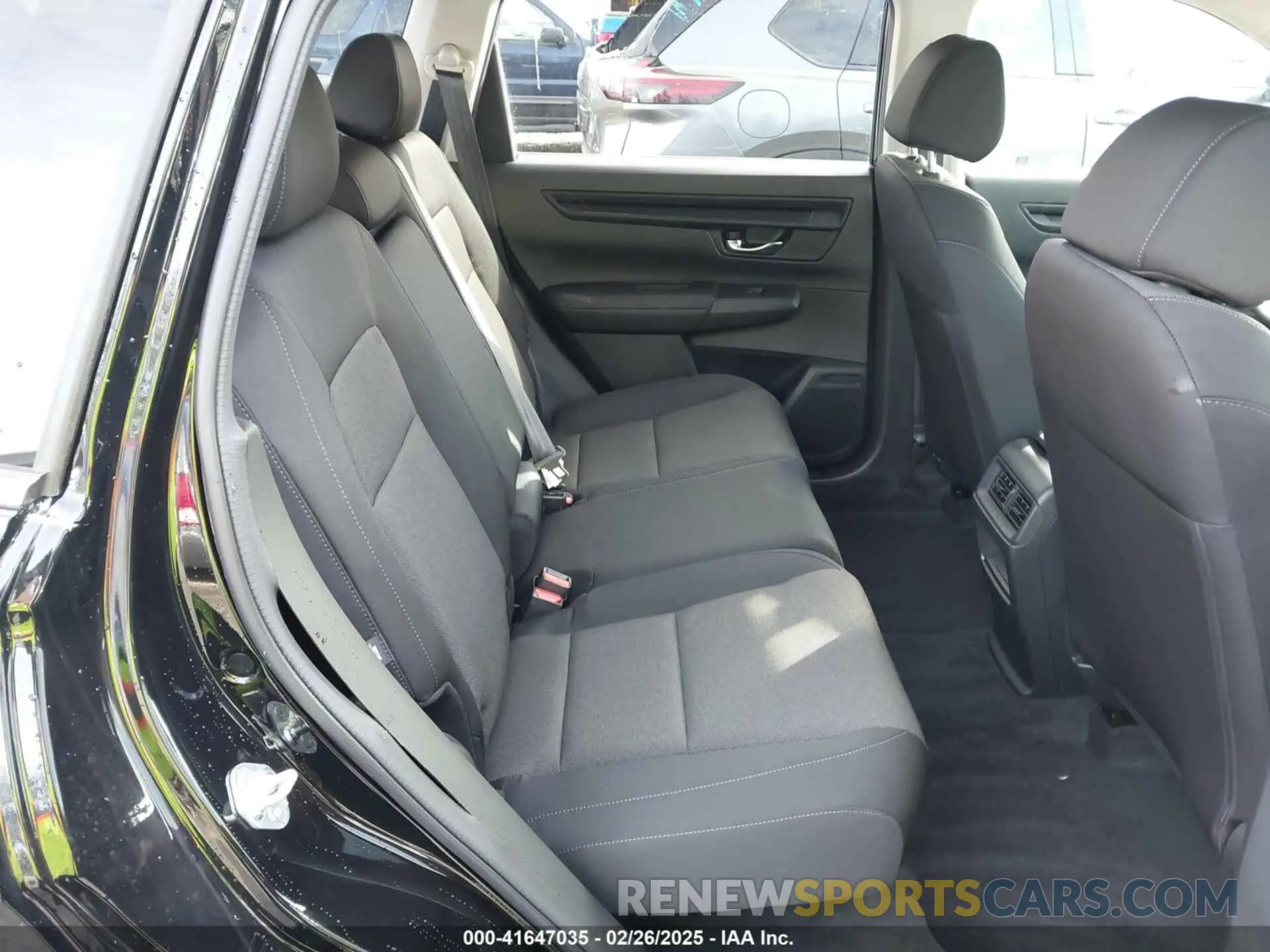 8 Photograph of a damaged car 2HKRS4H28SH416091 HONDA CR-V 2025