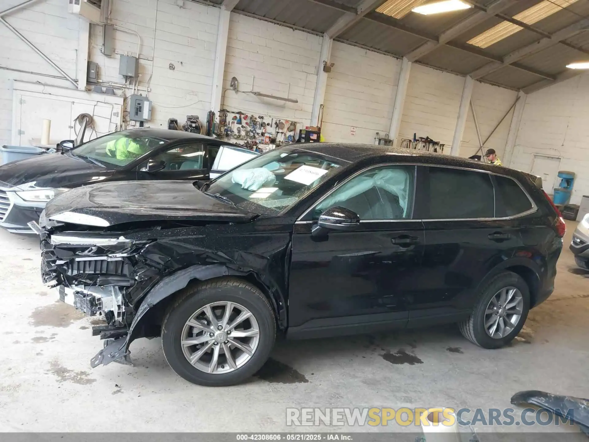 14 Photograph of a damaged car 2HKRS4H48SH444653 HONDA CR-V 2025