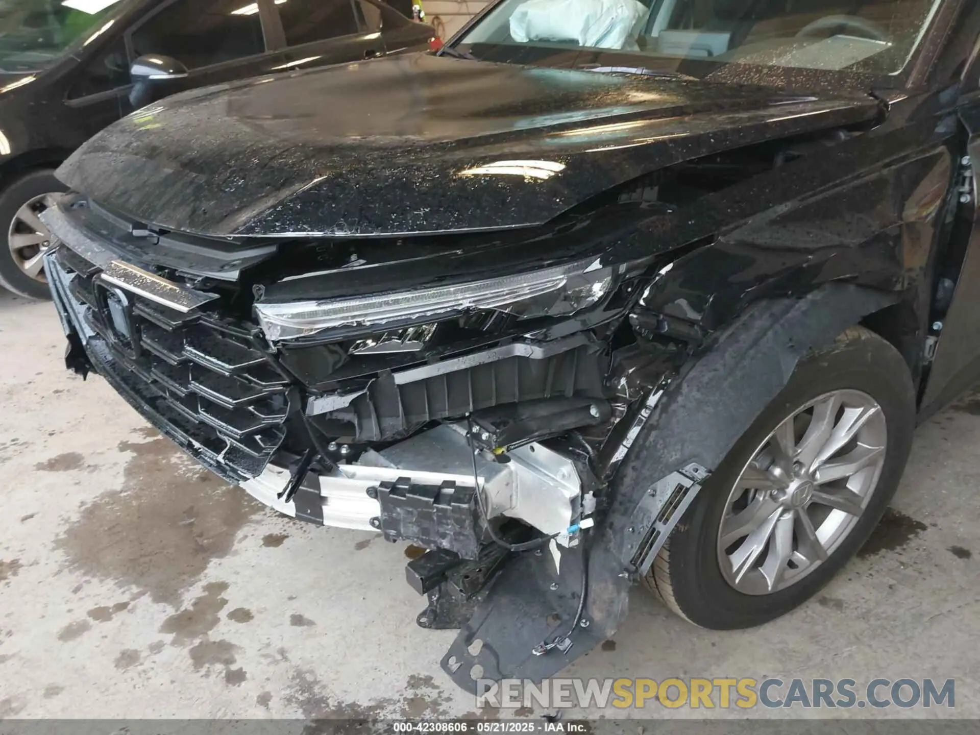 6 Photograph of a damaged car 2HKRS4H48SH444653 HONDA CR-V 2025
