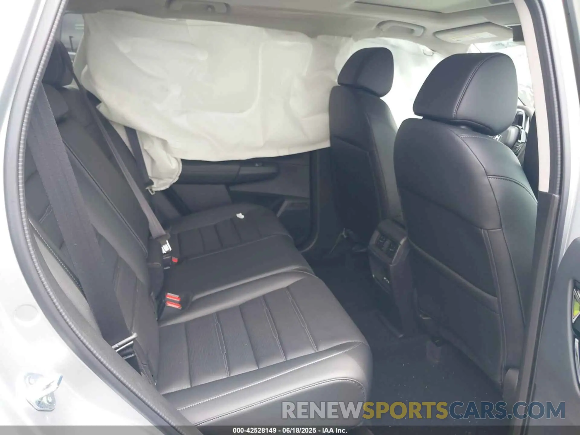 8 Photograph of a damaged car 2HKRS4H70SH487894 HONDA CR-V 2025