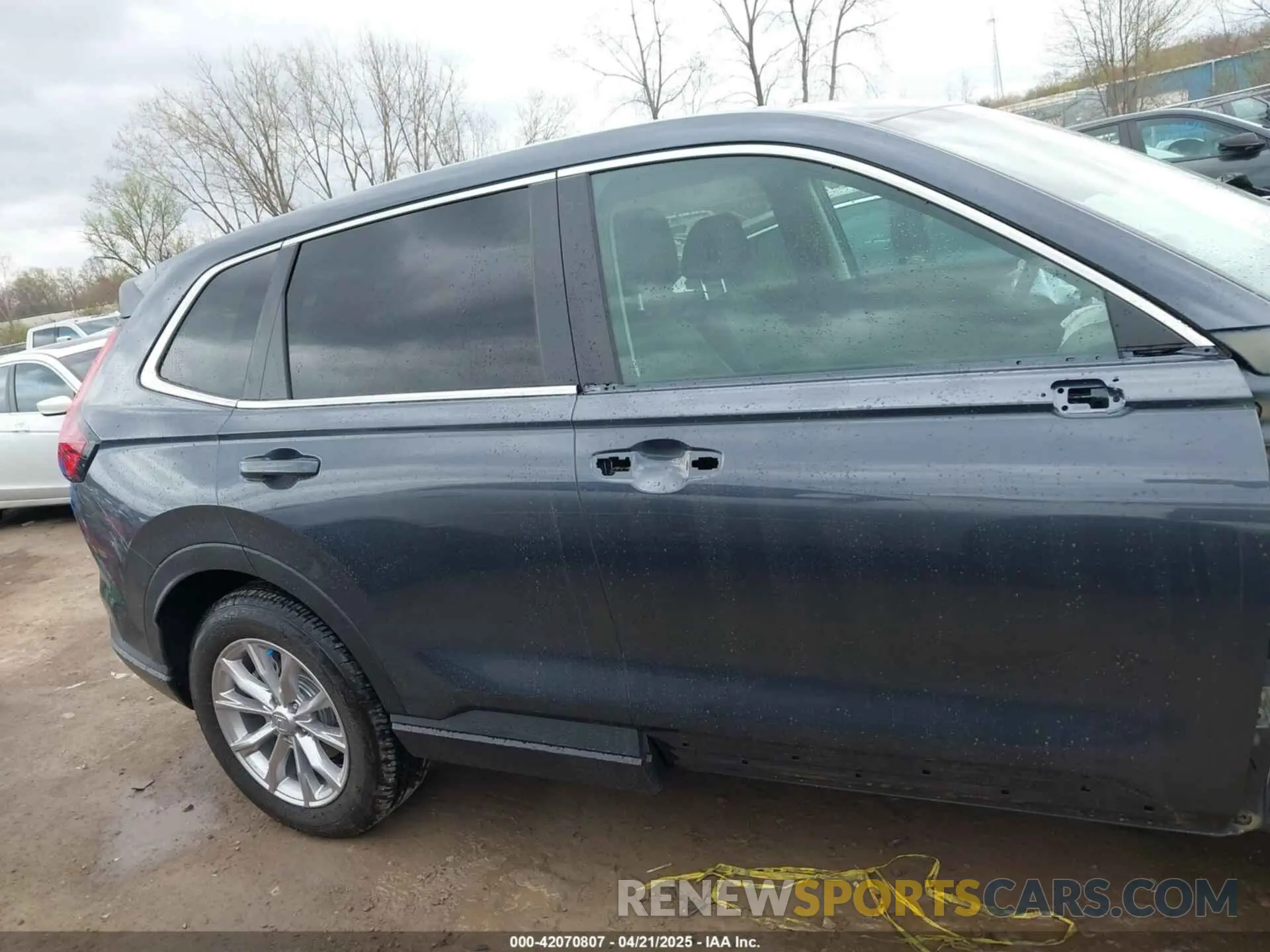 14 Photograph of a damaged car 2HKRS4H73SH422036 HONDA CR-V 2025