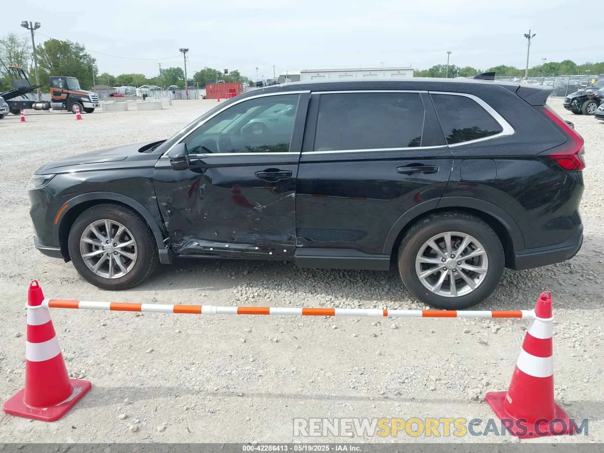 14 Photograph of a damaged car 2HKRS4H75SH419400 HONDA CR-V 2025