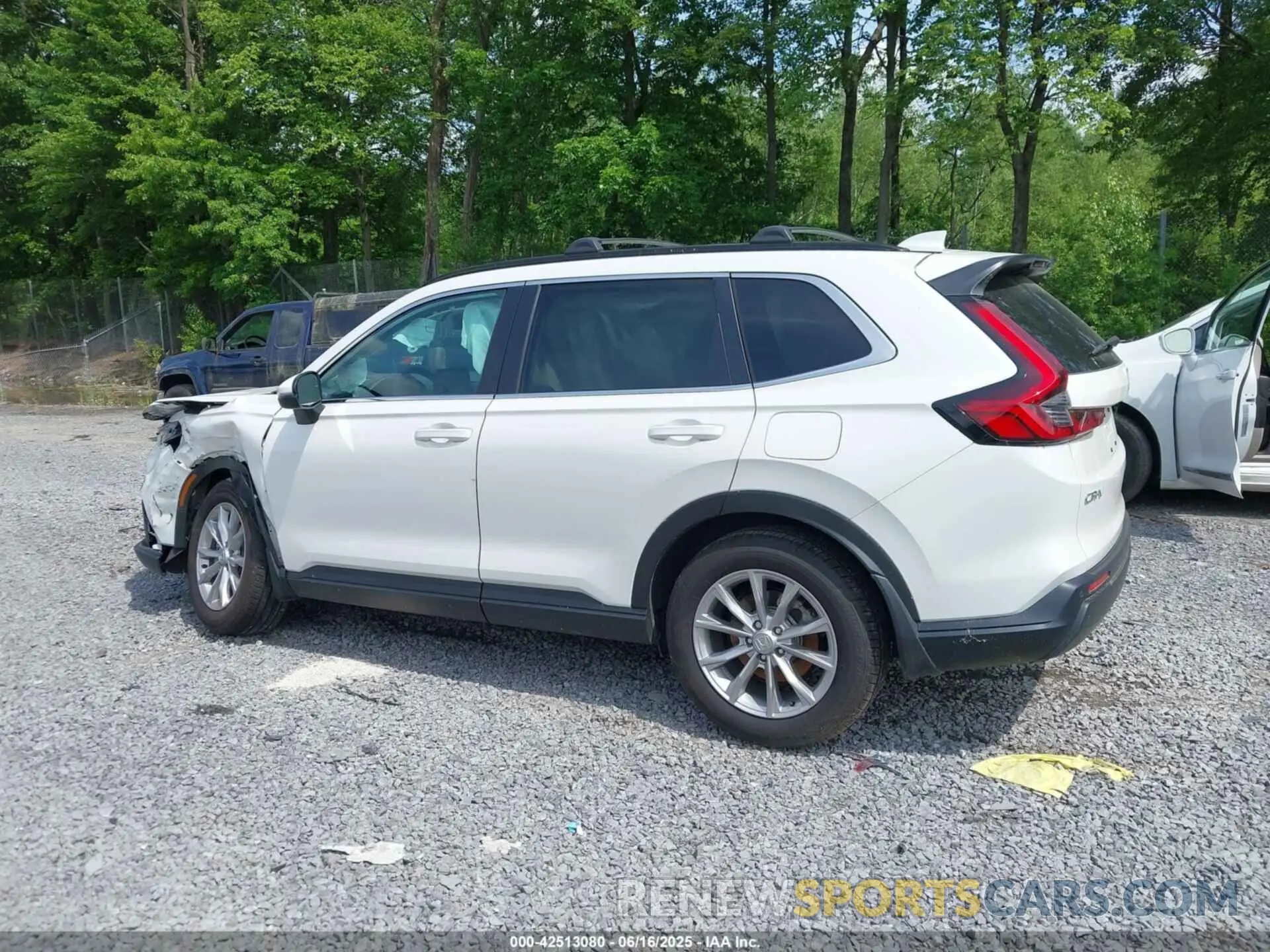 14 Photograph of a damaged car 2HKRS4H75SH459198 HONDA CR-V 2025