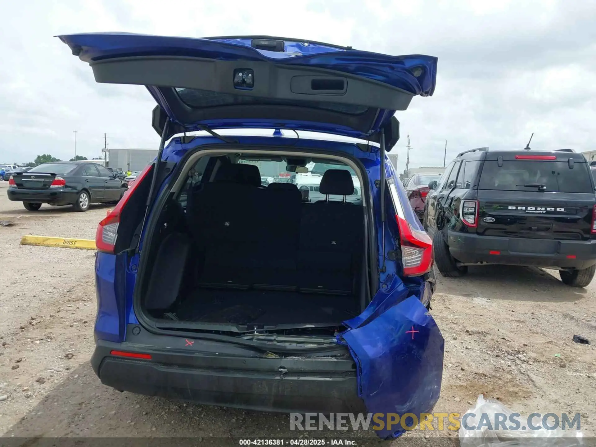 16 Photograph of a damaged car 5J6RS3H40SL005298 HONDA CR-V 2025
