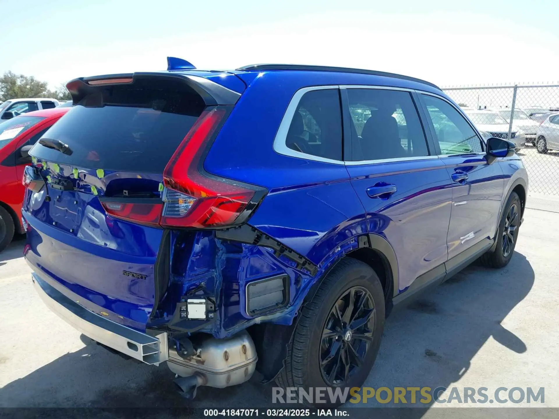 4 Photograph of a damaged car 7FARS5H82SE001975 HONDA CR-V 2025