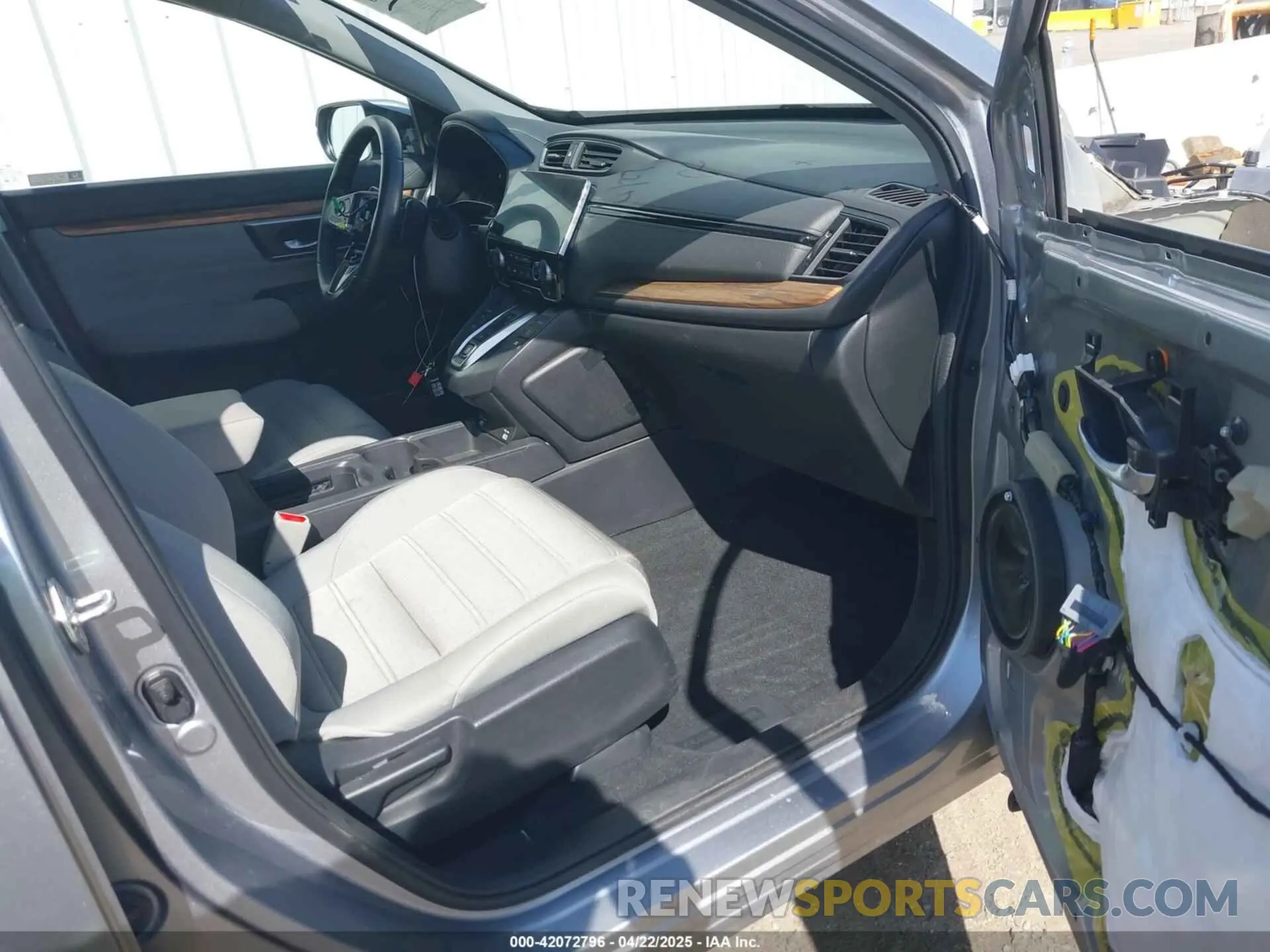 5 Photograph of a damaged car 7FART6H53LE004913 HONDA CR-V HYBRID 2020