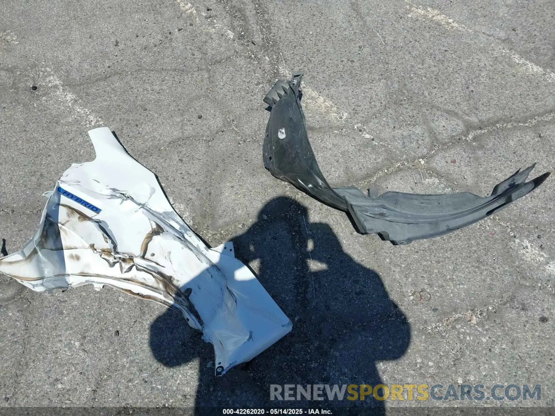12 Photograph of a damaged car 5J6RT6H80NL030272 HONDA CR-V HYBRID 2022