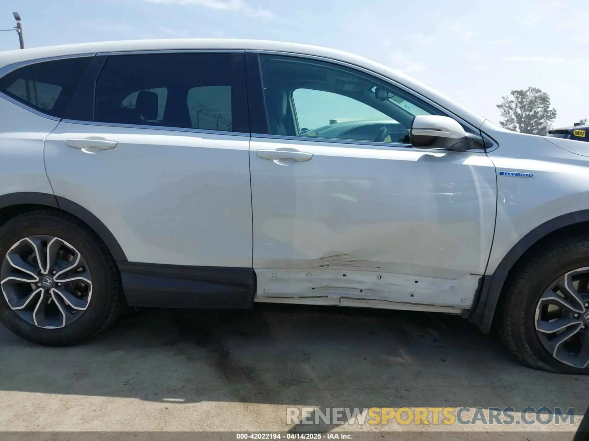 13 Photograph of a damaged car 5J6RT6H81NL027736 HONDA CR-V HYBRID 2022