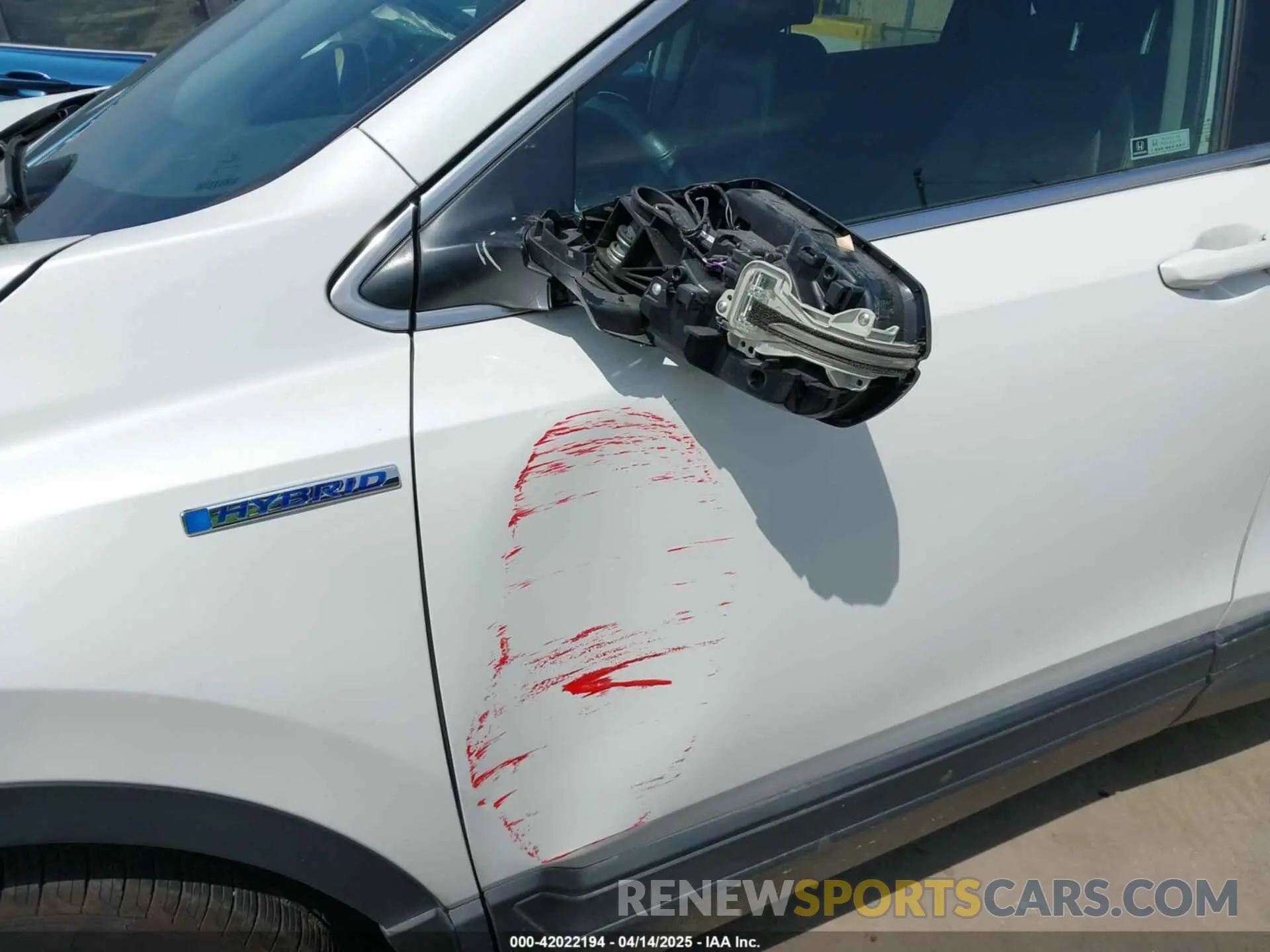 18 Photograph of a damaged car 5J6RT6H81NL027736 HONDA CR-V HYBRID 2022