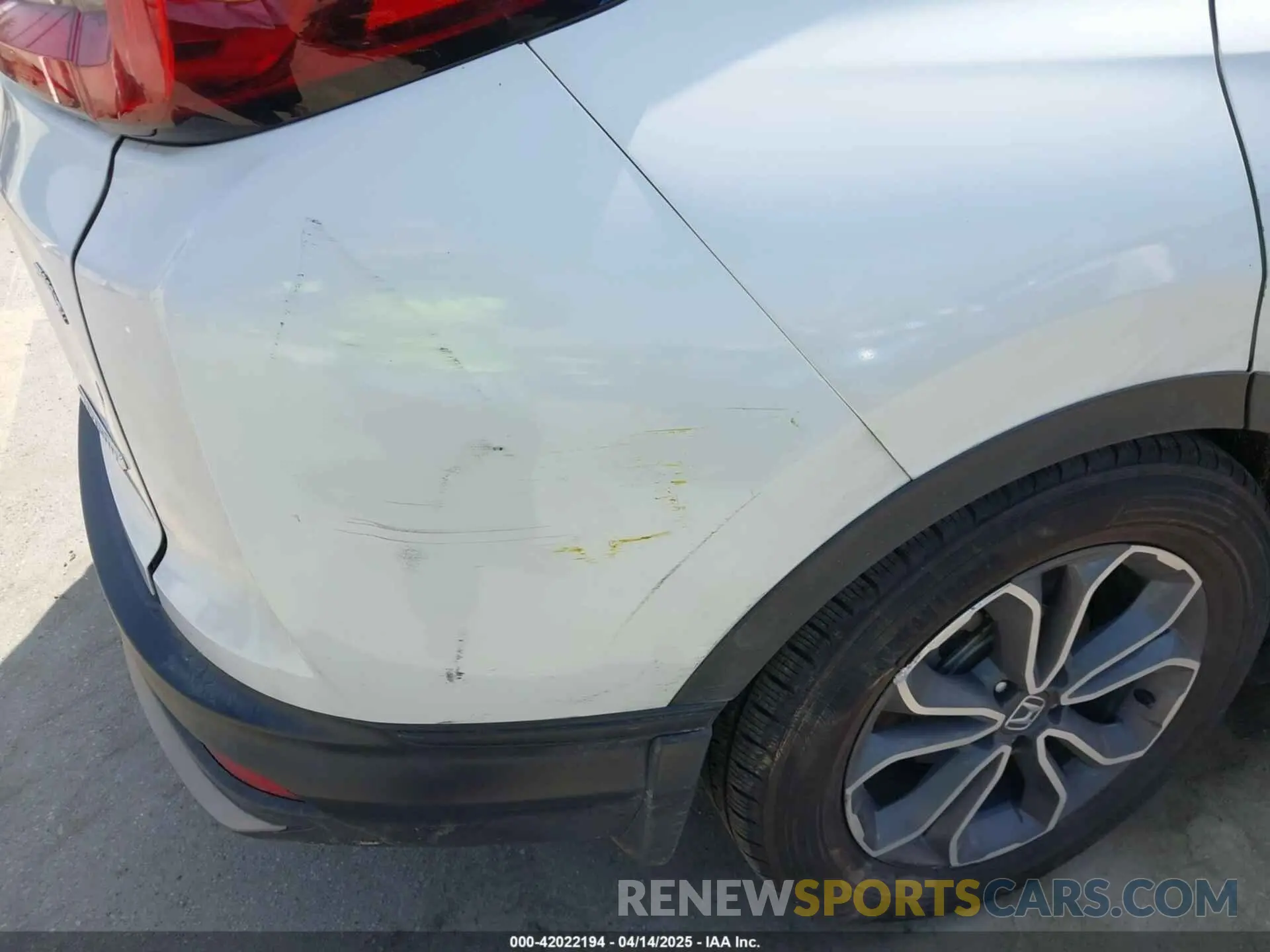 19 Photograph of a damaged car 5J6RT6H81NL027736 HONDA CR-V HYBRID 2022