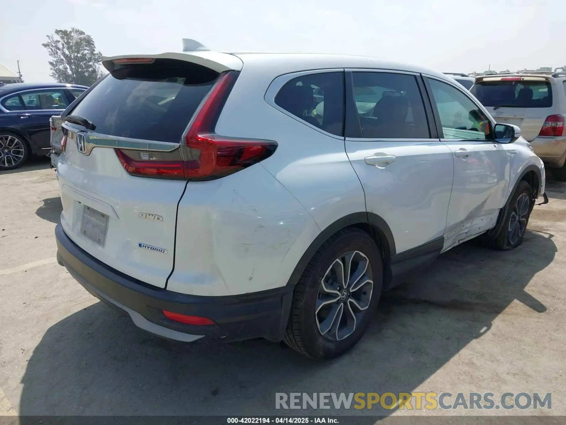 4 Photograph of a damaged car 5J6RT6H81NL027736 HONDA CR-V HYBRID 2022
