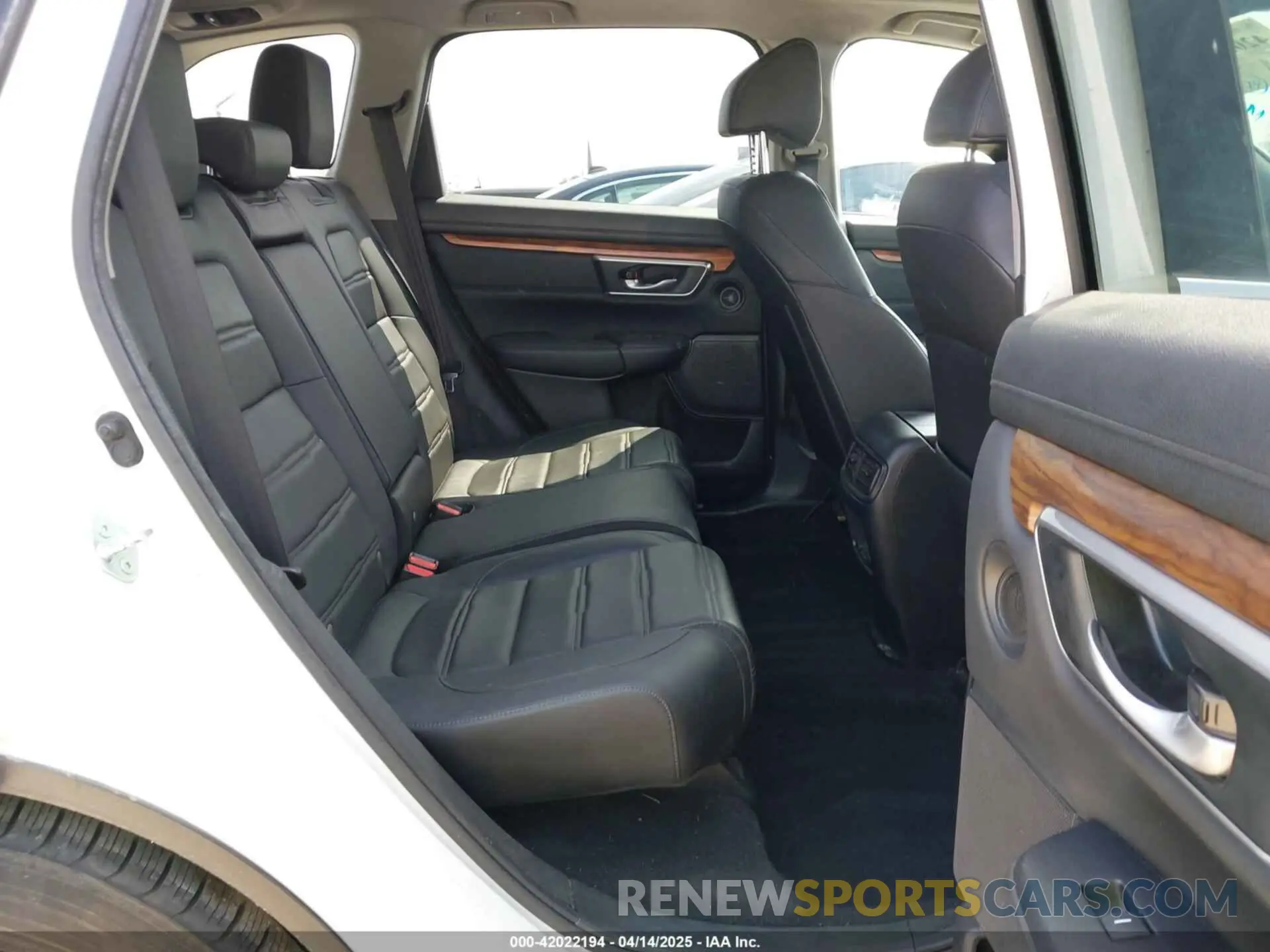 8 Photograph of a damaged car 5J6RT6H81NL027736 HONDA CR-V HYBRID 2022