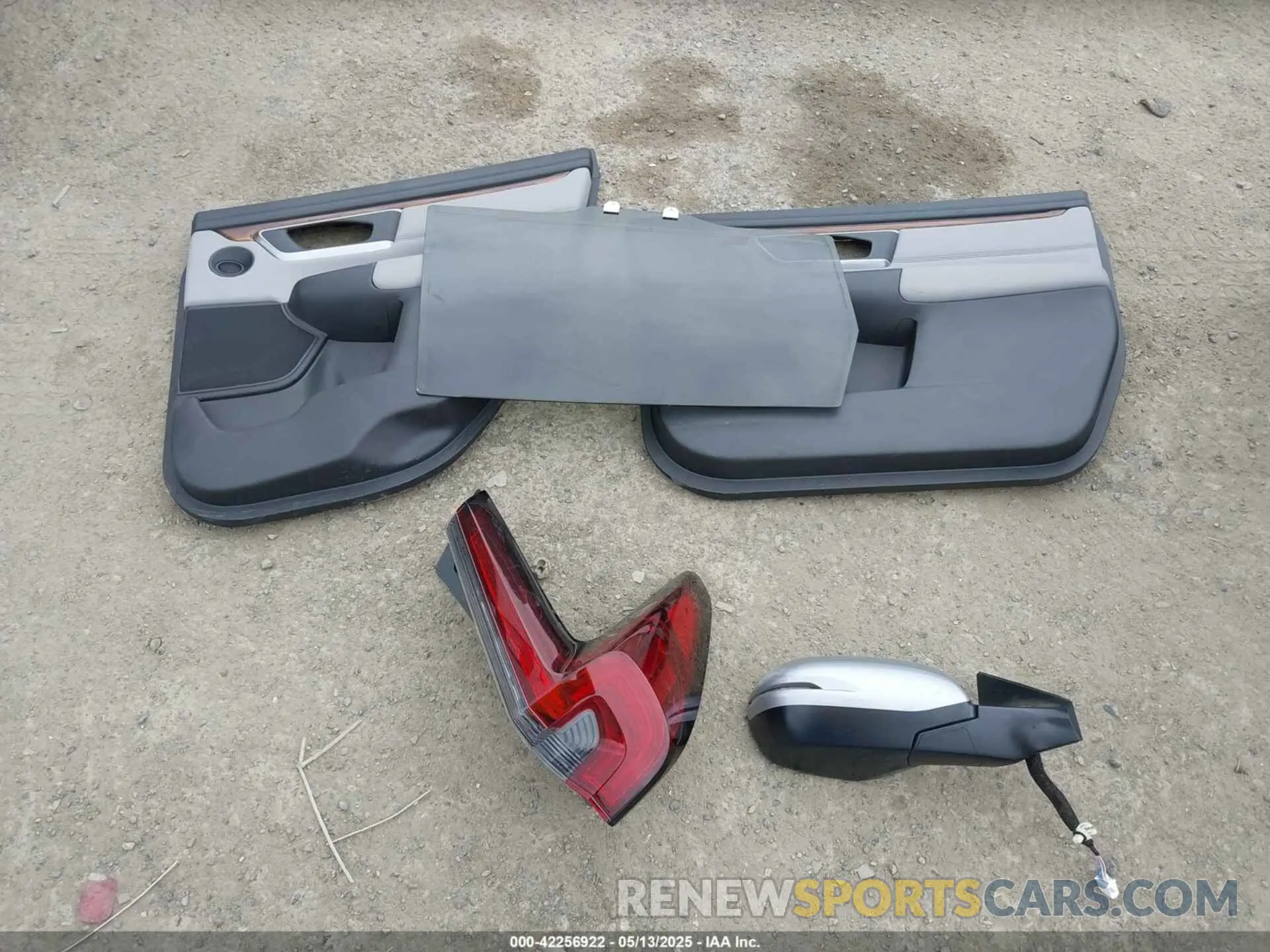 12 Photograph of a damaged car 5J6RT6H83NL054887 HONDA CR-V HYBRID 2022