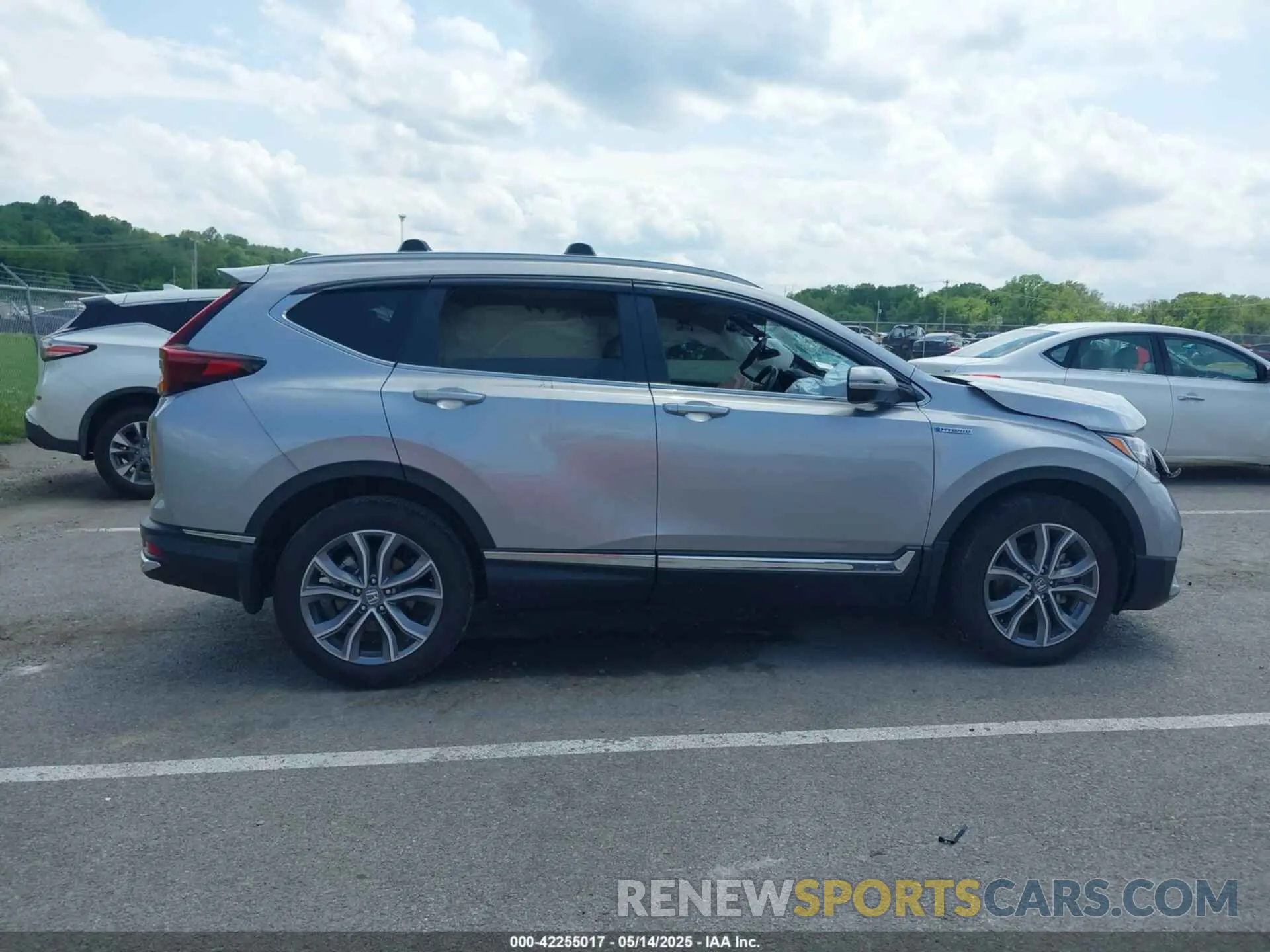 12 Photograph of a damaged car 5J6RT6H94NL002967 HONDA CR-V HYBRID 2022